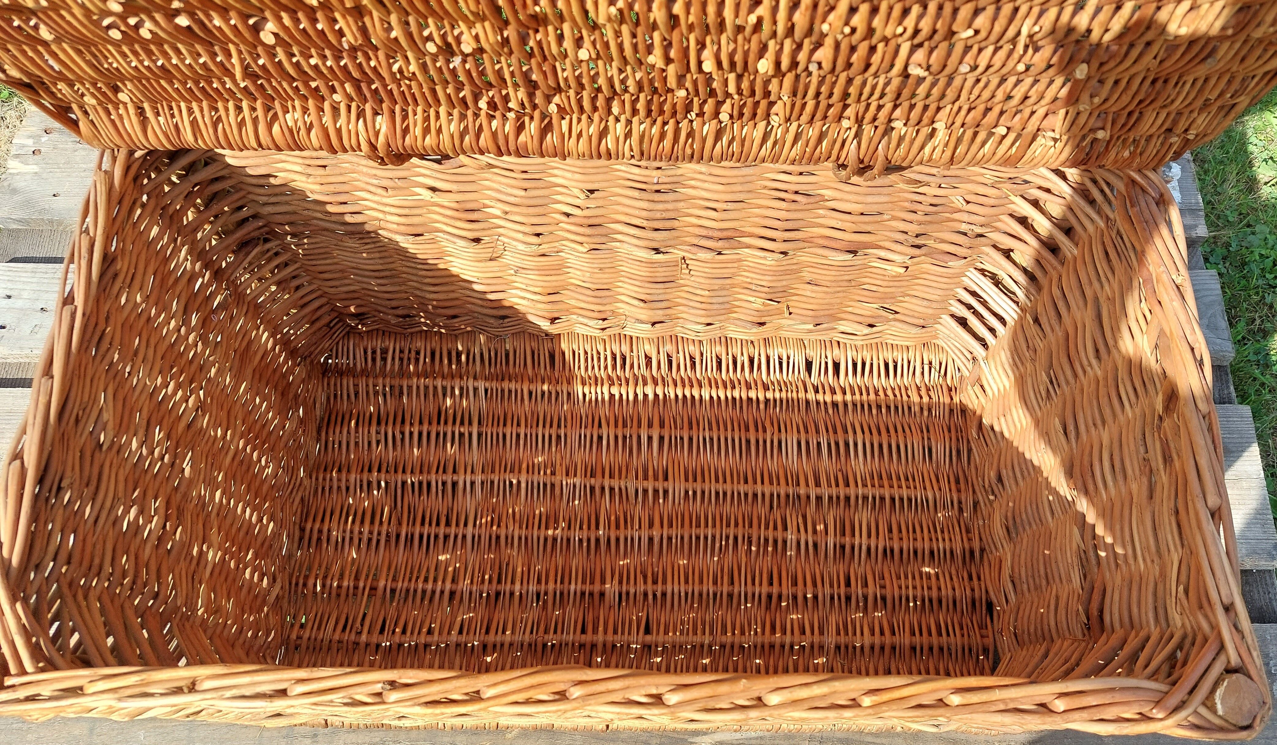 Wicker chest