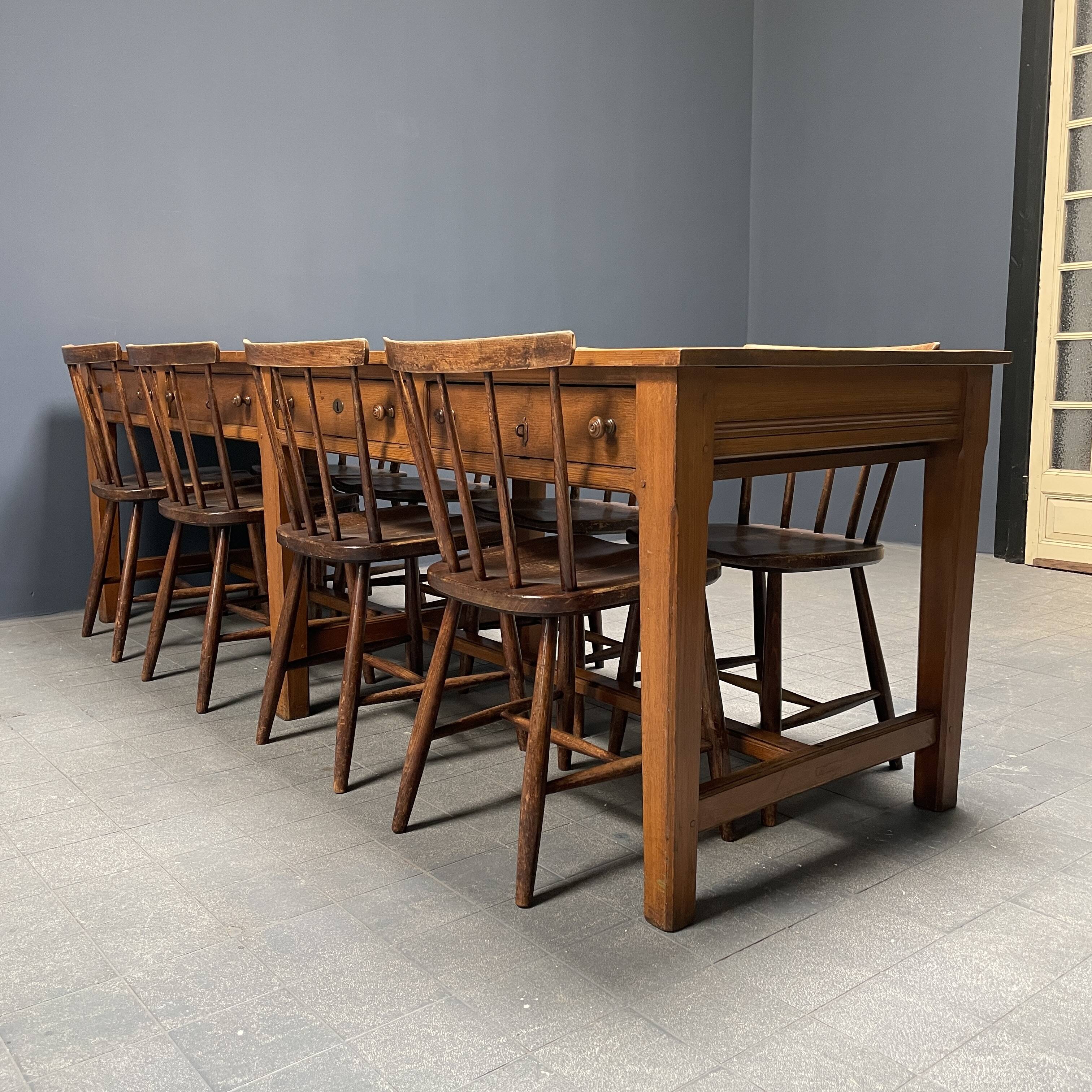 Grande table à draperie en bois antique