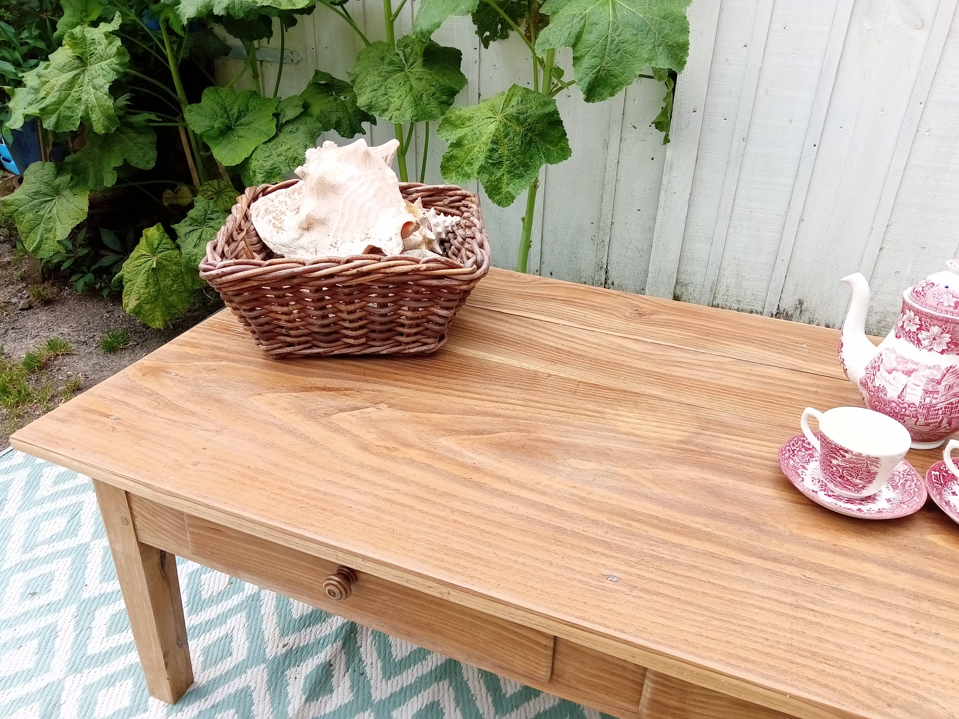 Table basse ancienne en bois