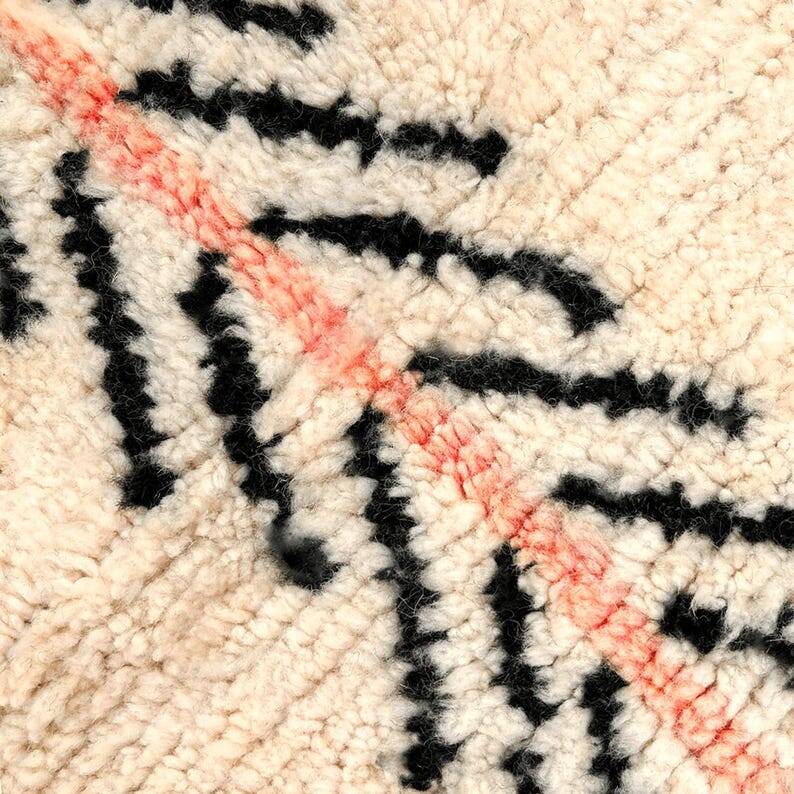 Handmade beige Moroccan rug in wool: Berber geometric rug 150/250.