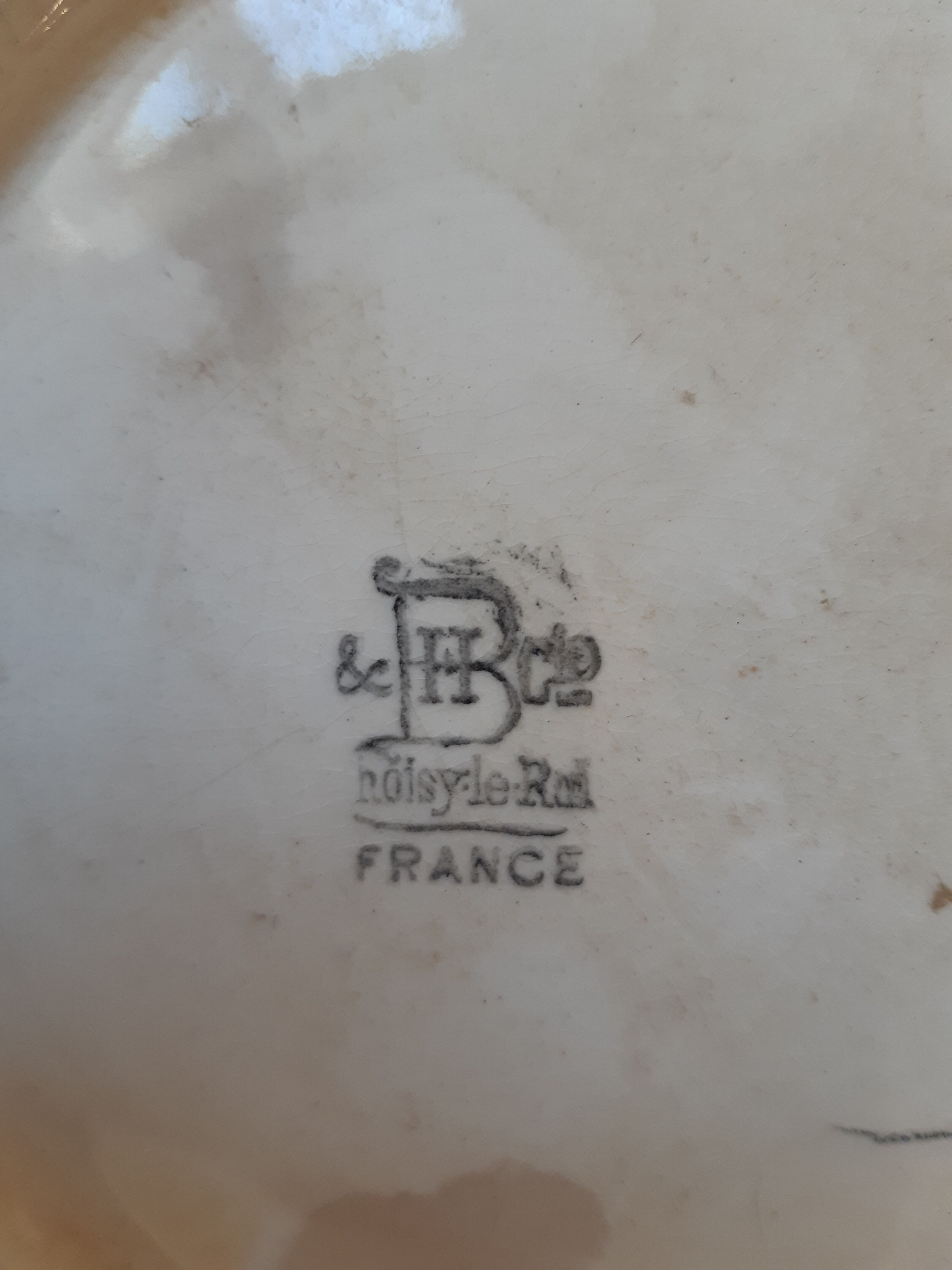 Pair of plates dabbling