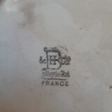 Pair of plates dabbling