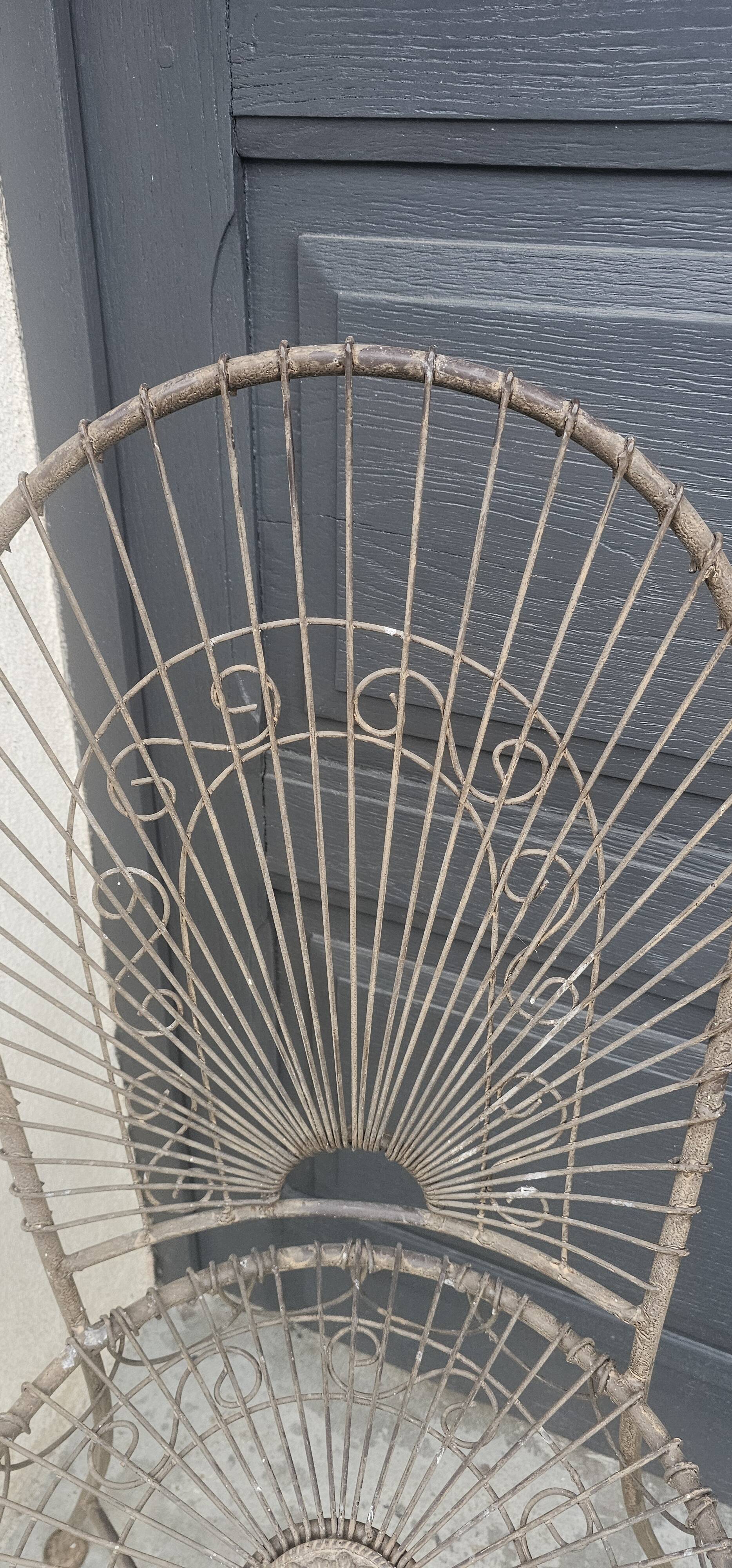 Chaises de jardin ajourées style John salterini