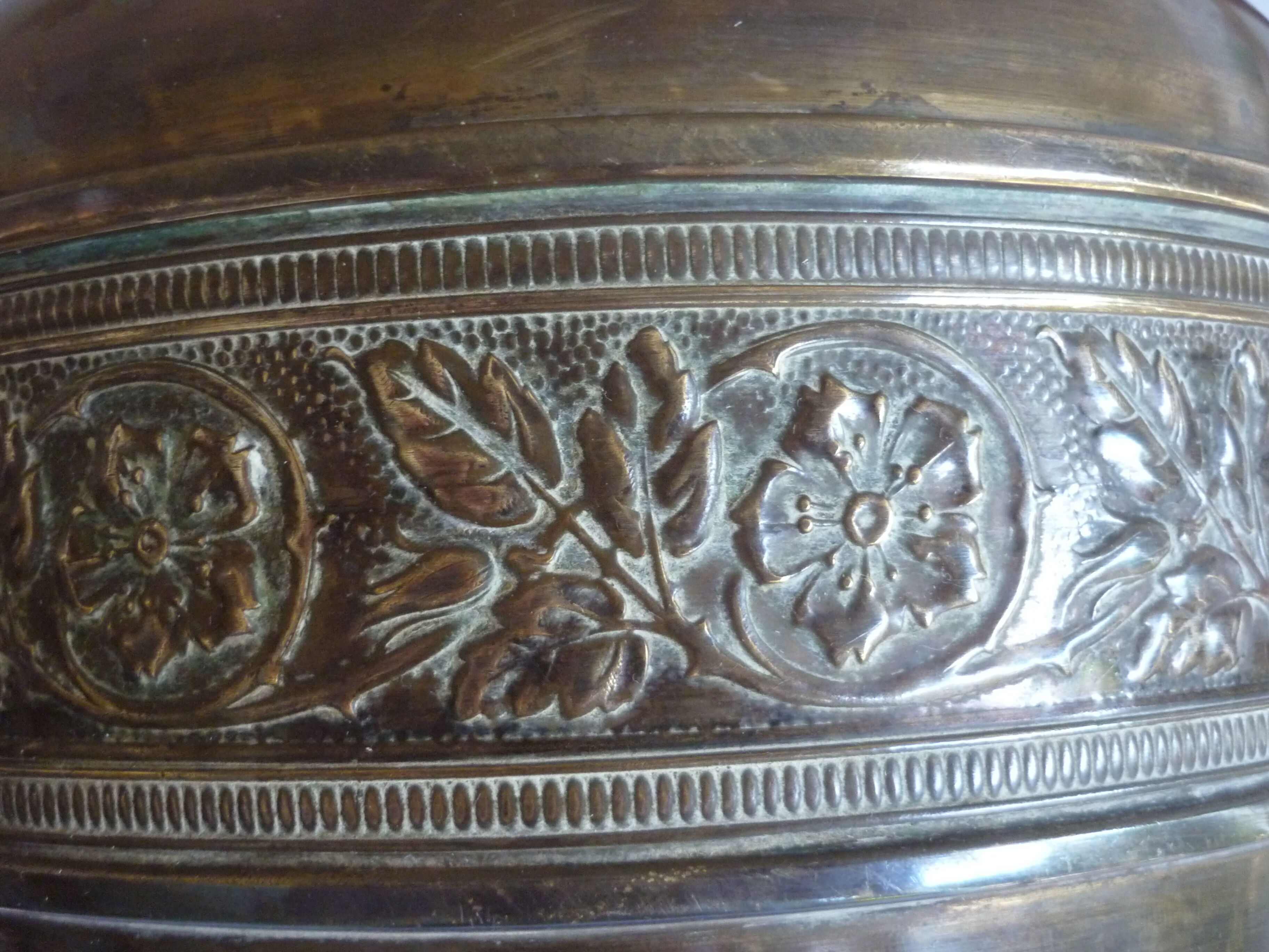 Cache pot brass floral décor