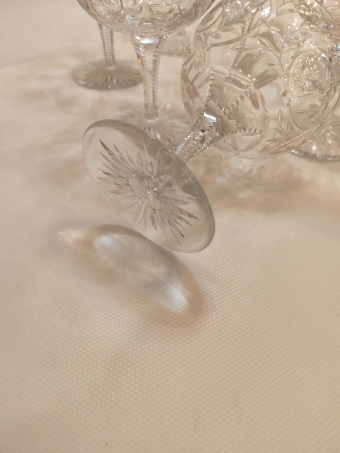 9 Clichy crystal champagne glasses, 19th century