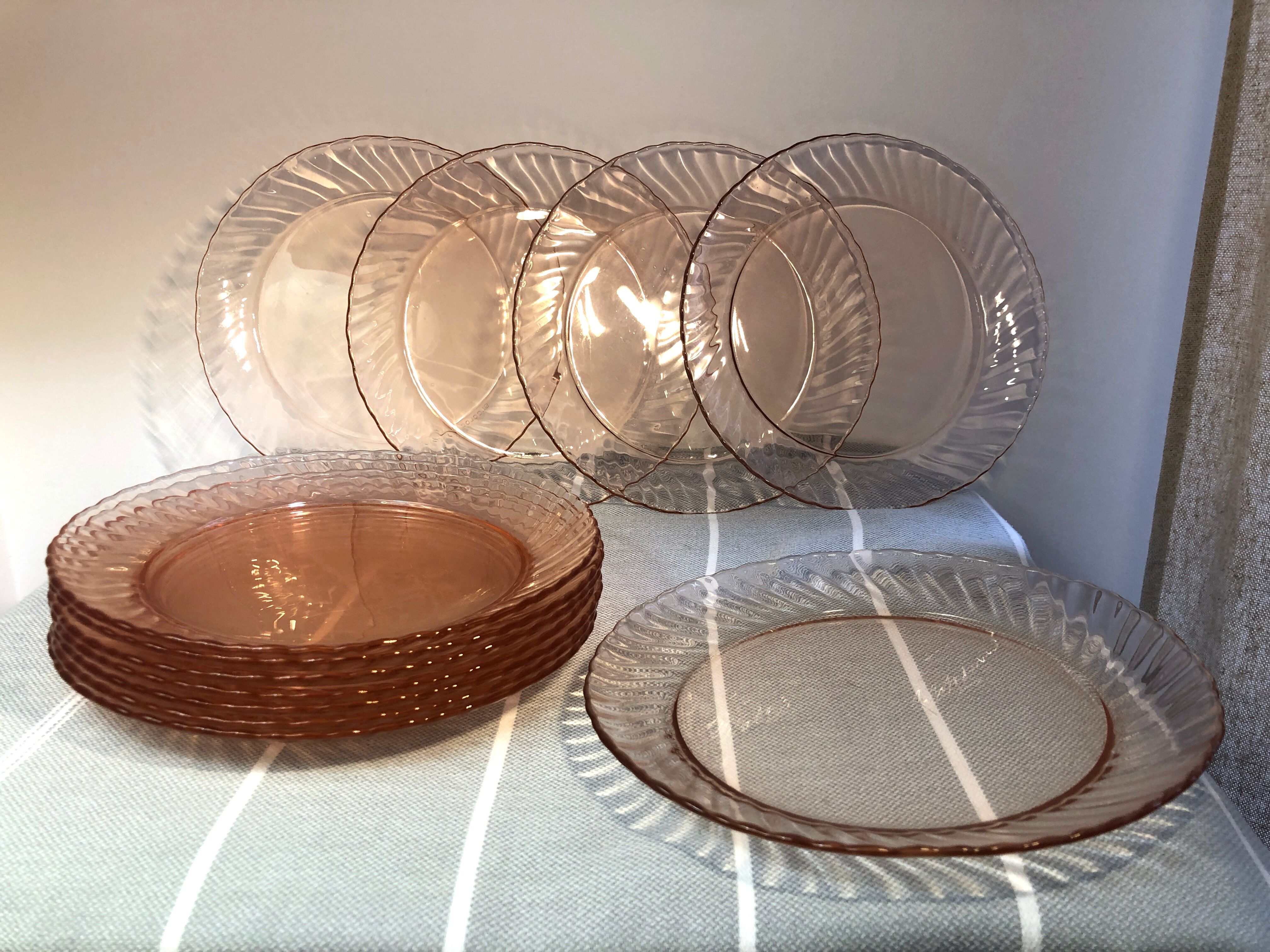 Pink glass dessert plates from the 70s, Arcoroc "Rosaline" +1 offered