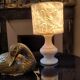 Lampe en marbre blanc veiné