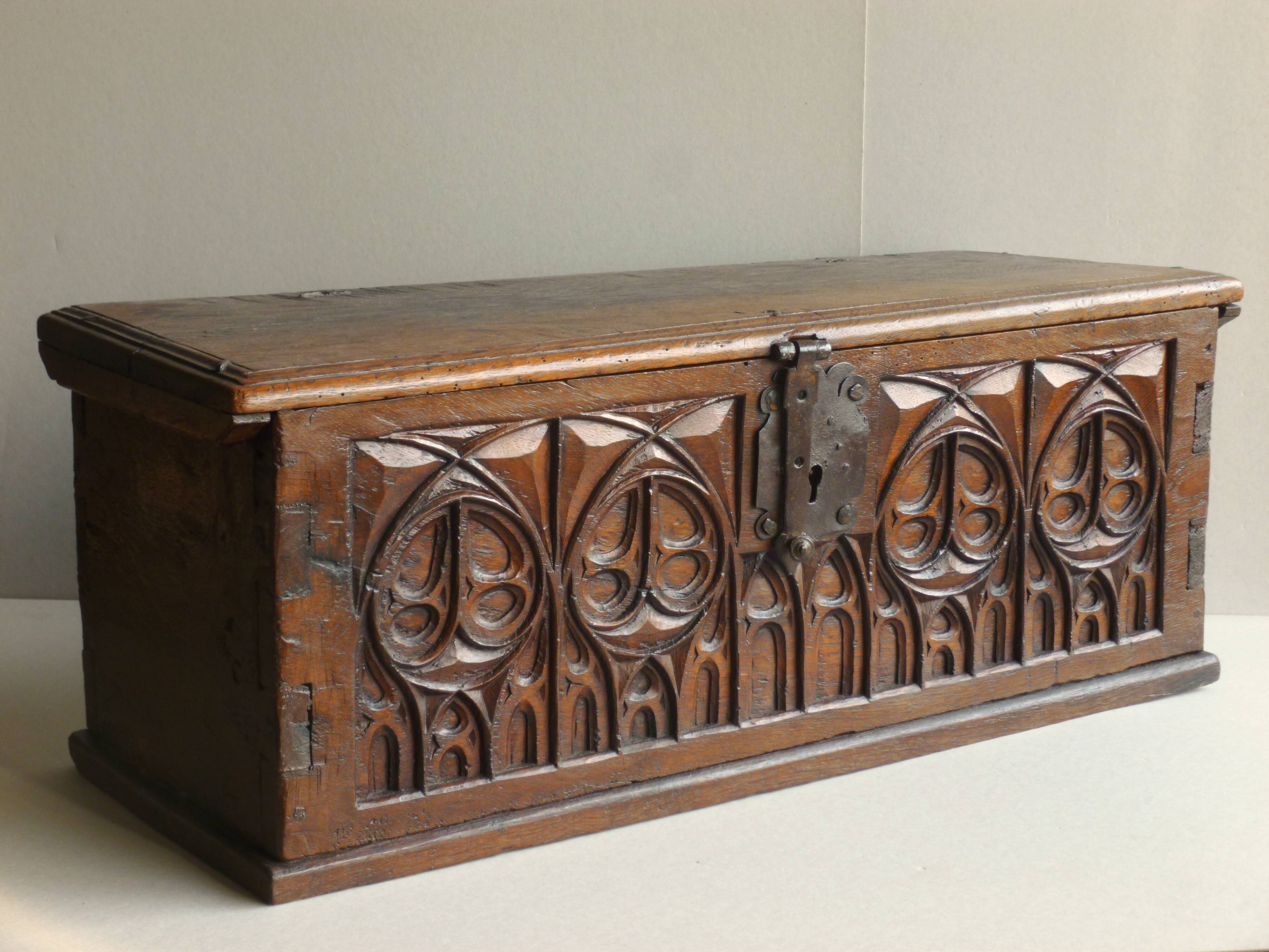 Gothic chest, 16th/17th century