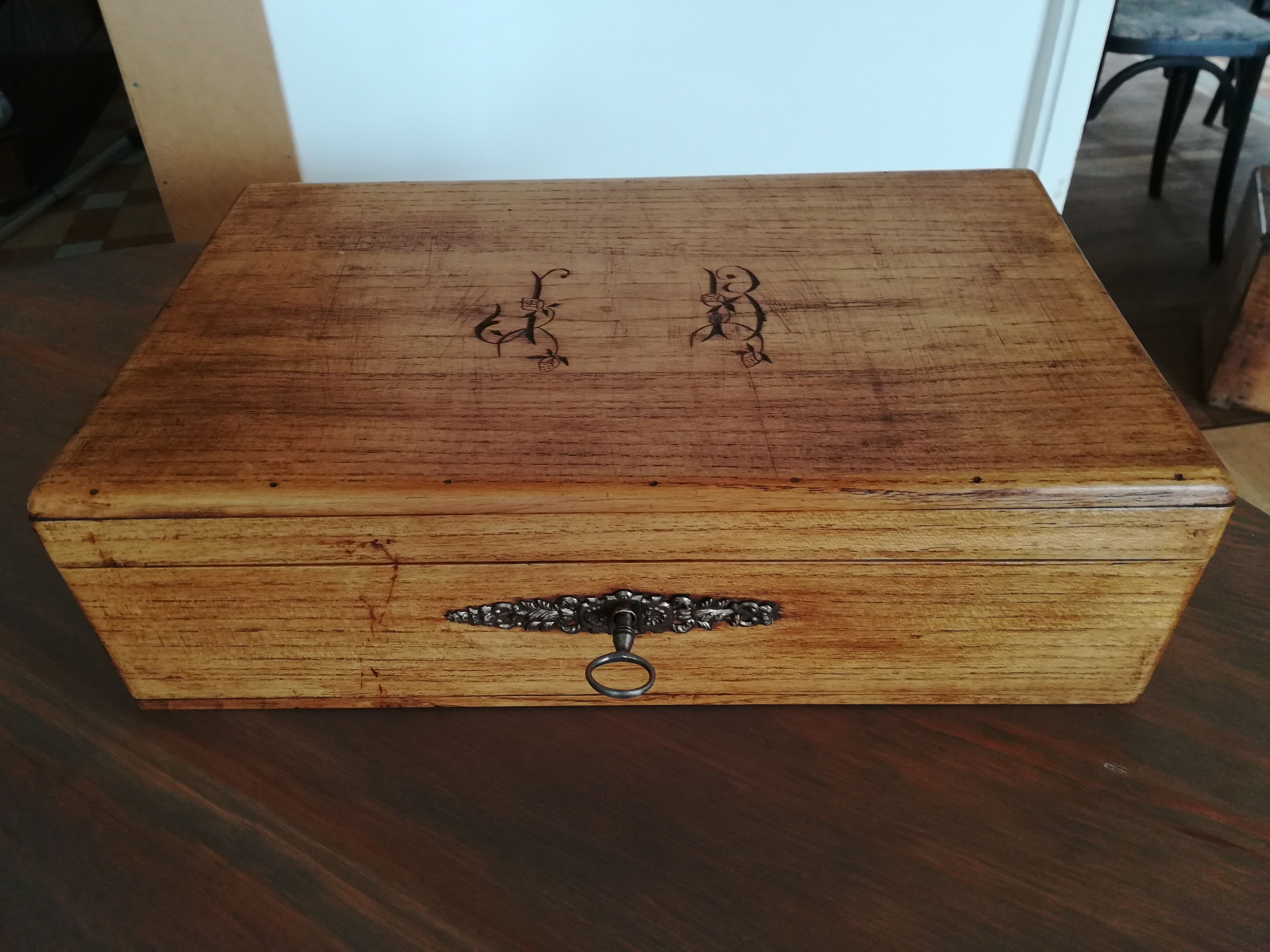 Initial original waxed wooden box j b