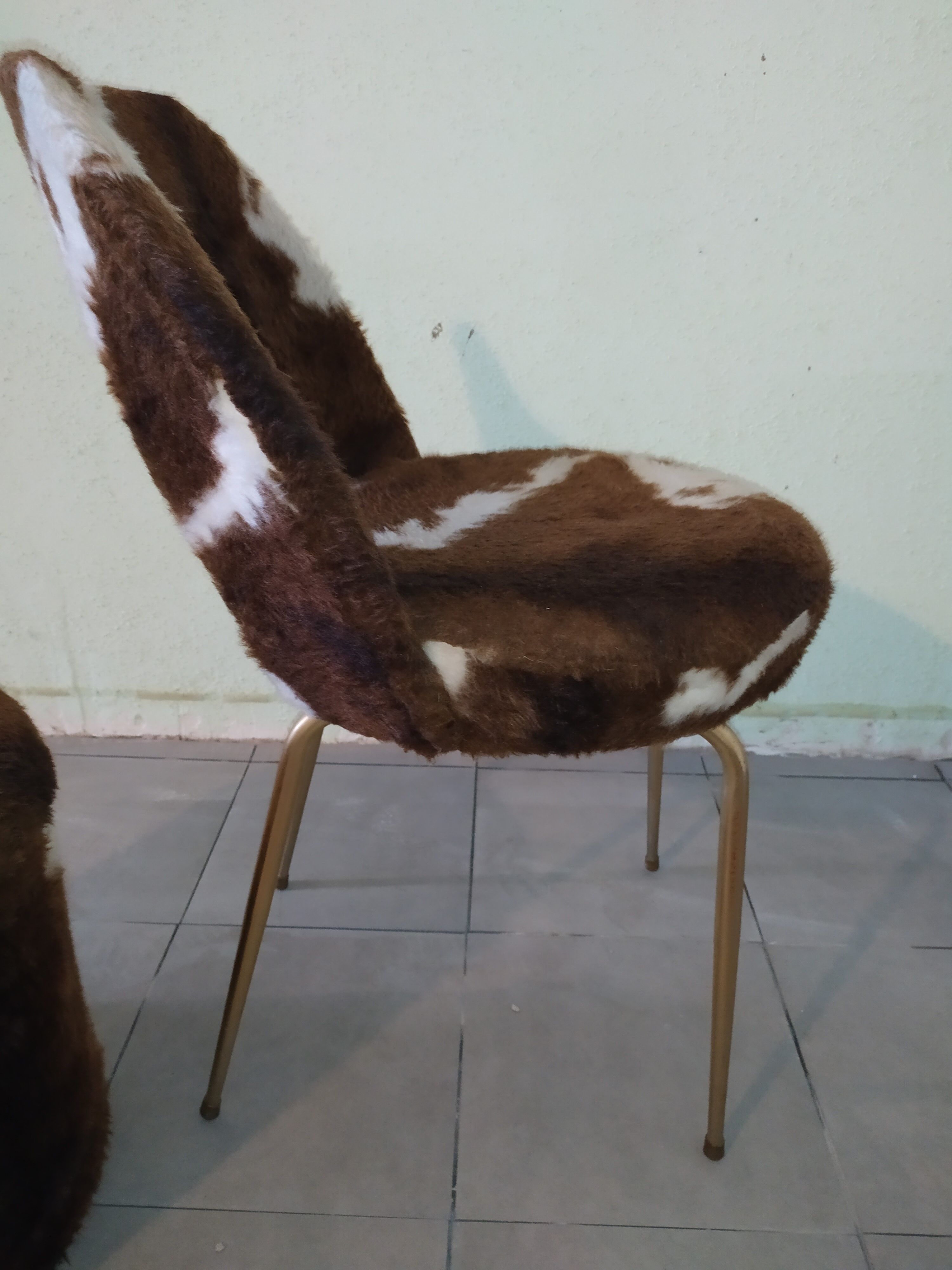 Chaise + pouf moumoute orange vache brun blanc vintage