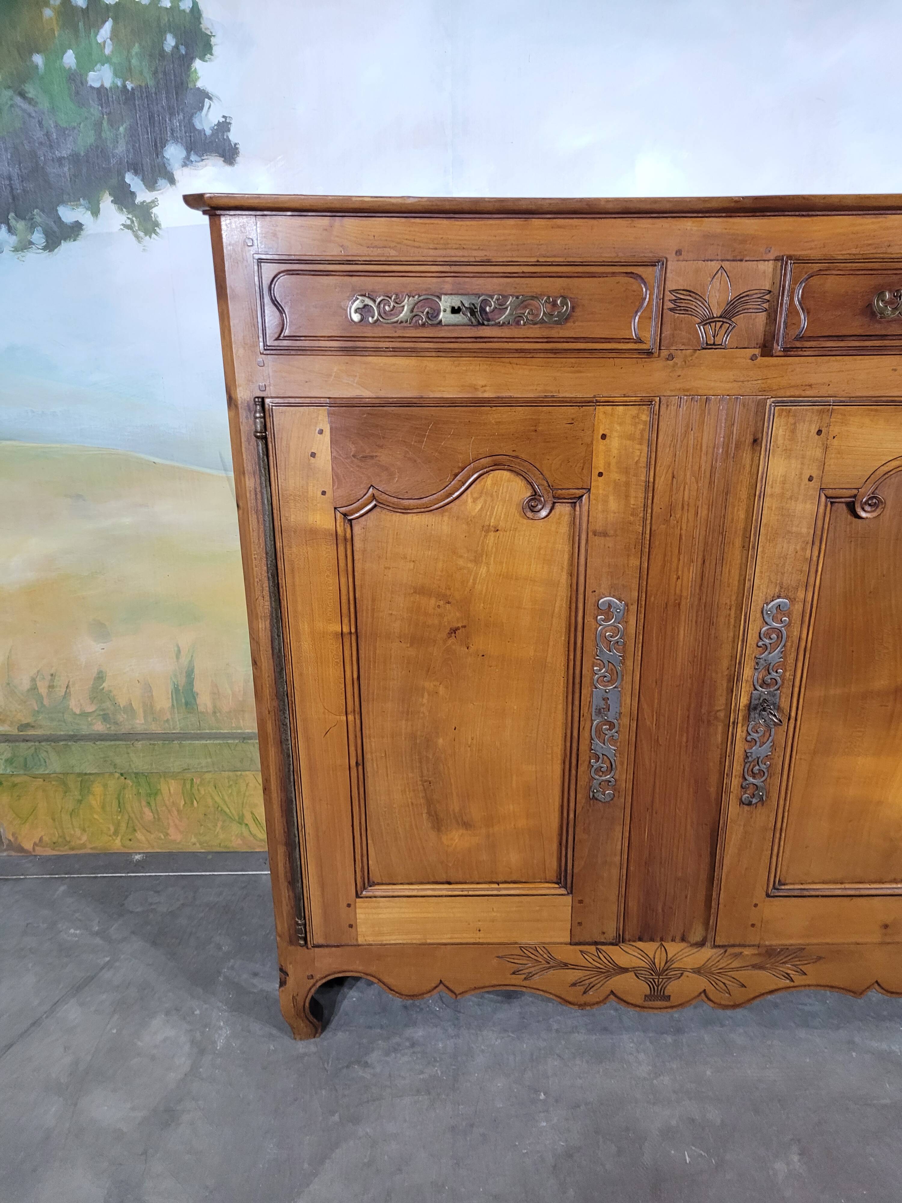 Buffet haut Louis XV en merisier style Louis XV