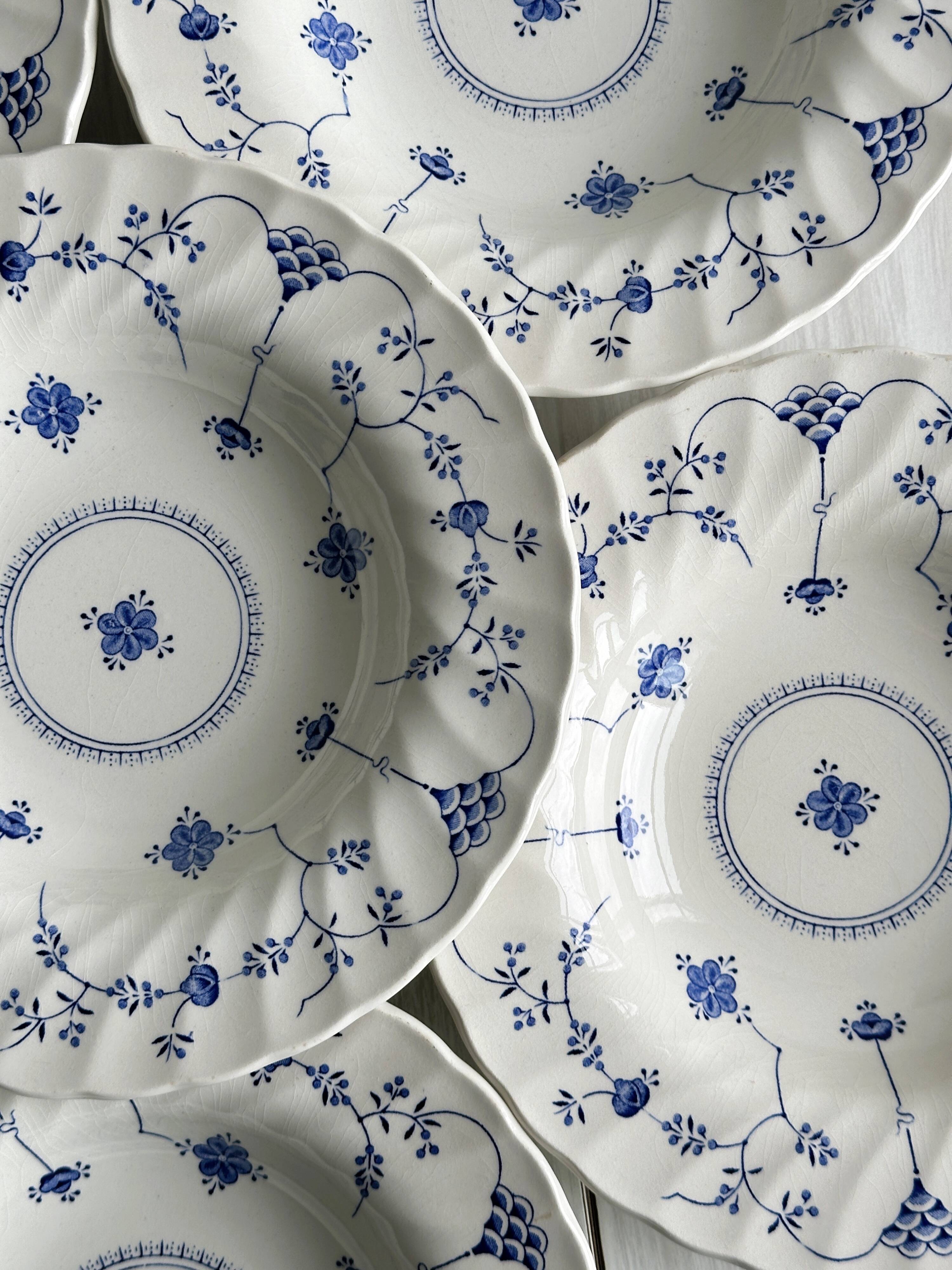6 Myott plates in English porcelain