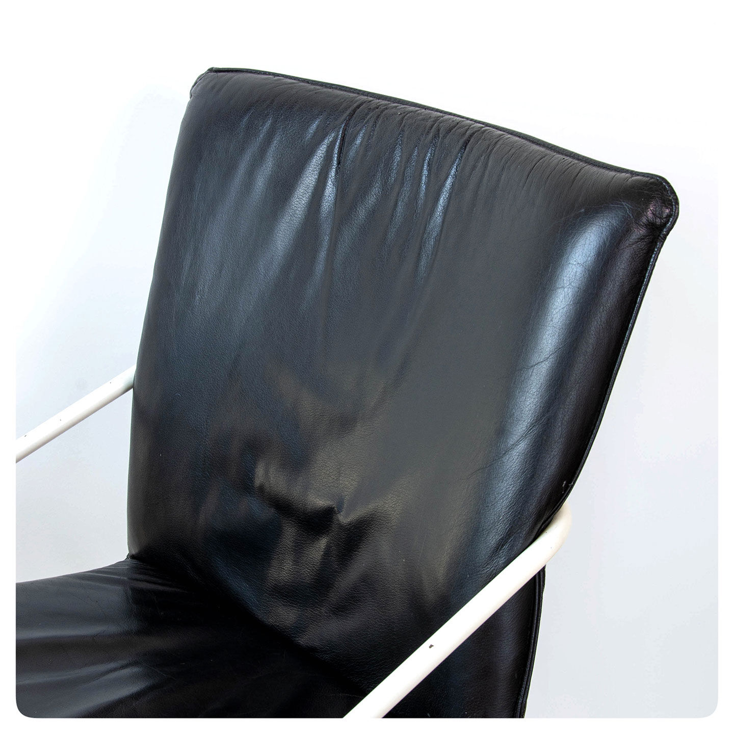 Series of 4 leather chairs, white lace-up sled