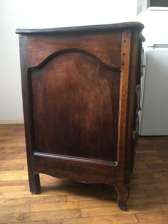 18th century Lyonnaise Louis XV walnut dresser