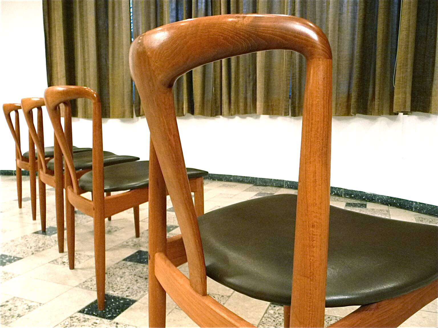 Ensemble de 4 chaises de salle à manger "Juliane" en teck par Johannes Andersen pour Uldum, Danemark 1960