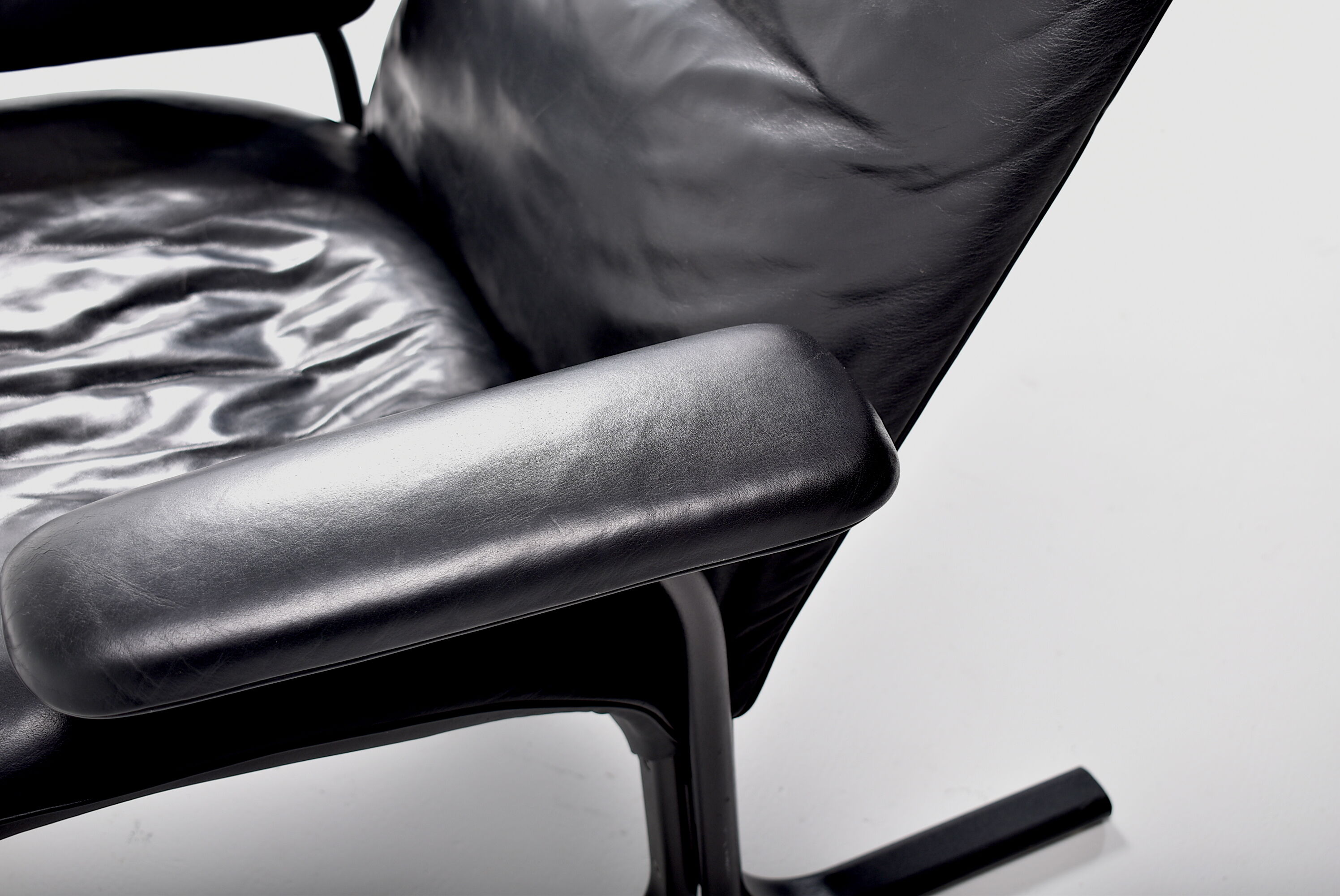 Lounge and Ottoman armchair by Hans Eichenberger for Desede model DS 2030