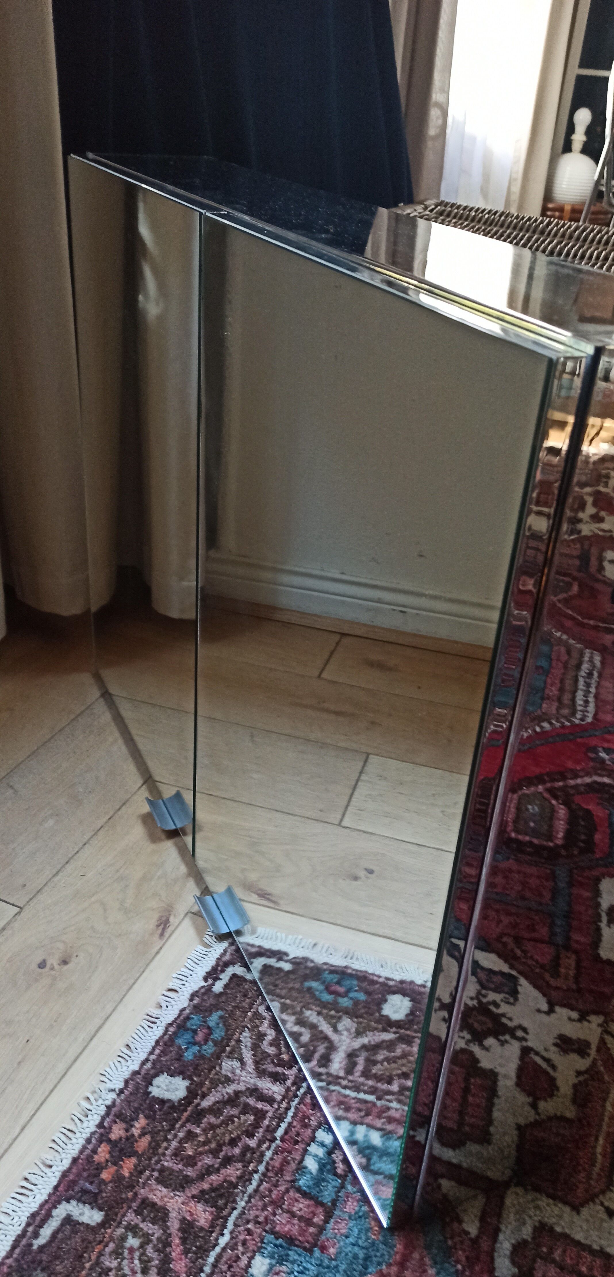 Bathroom mirror cabinet