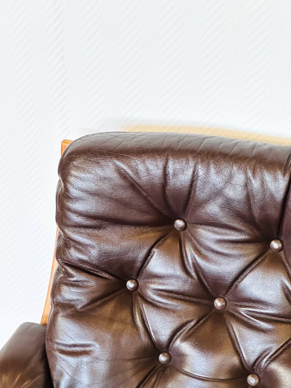Scandinavian leather and teak bench from the 1960s.