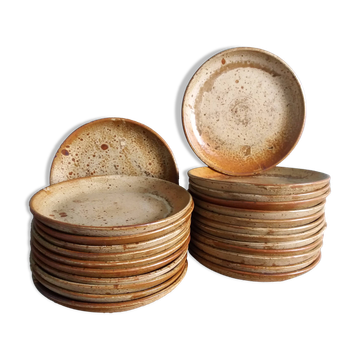 Assiettes en grès de Puisaye de Jean-Pierre Prud’homme