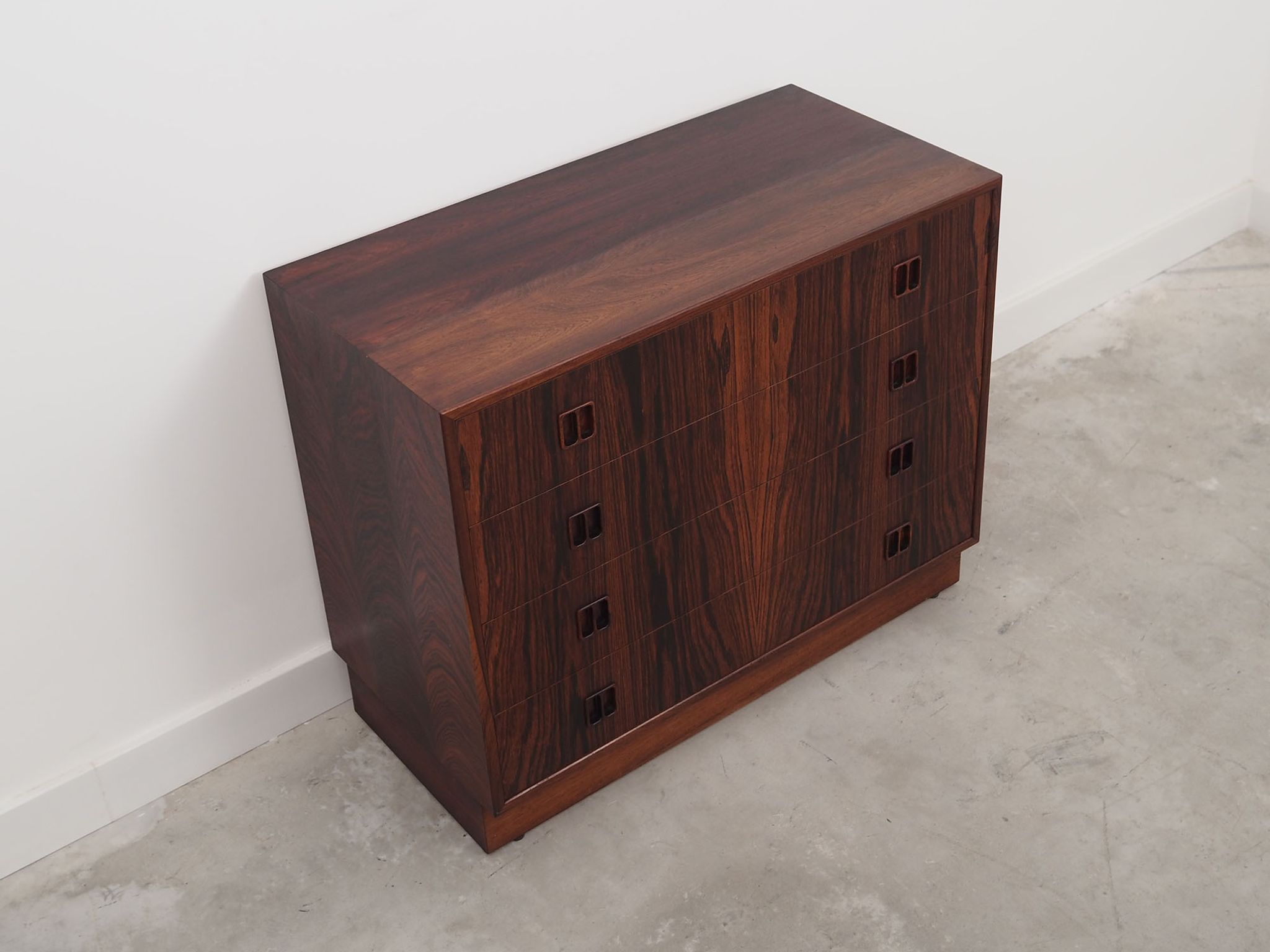 Rosewood chest of drawers, Danish design, 1960s, made by Hjørnebo