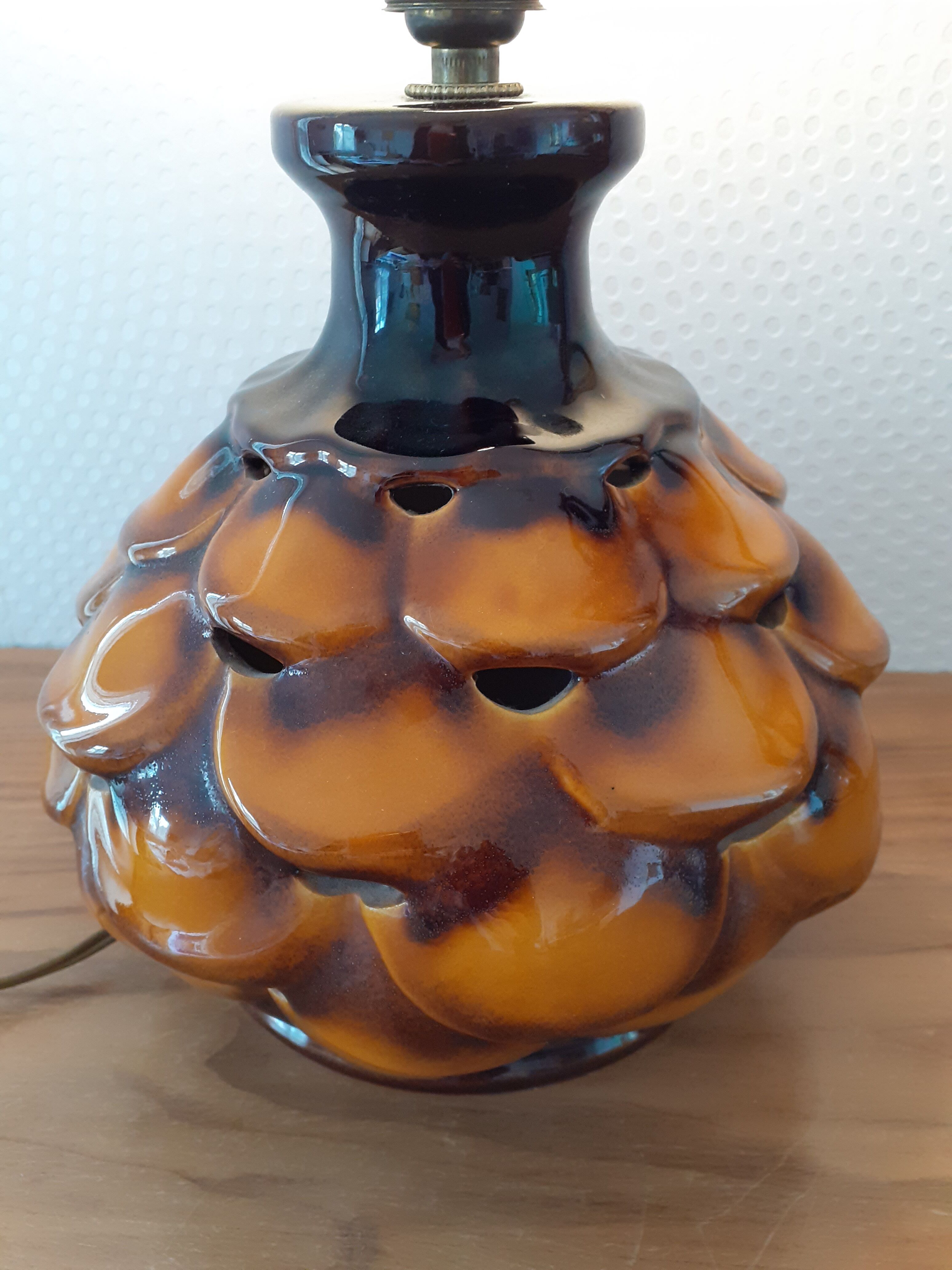 Pine cone ceramic lamp foot