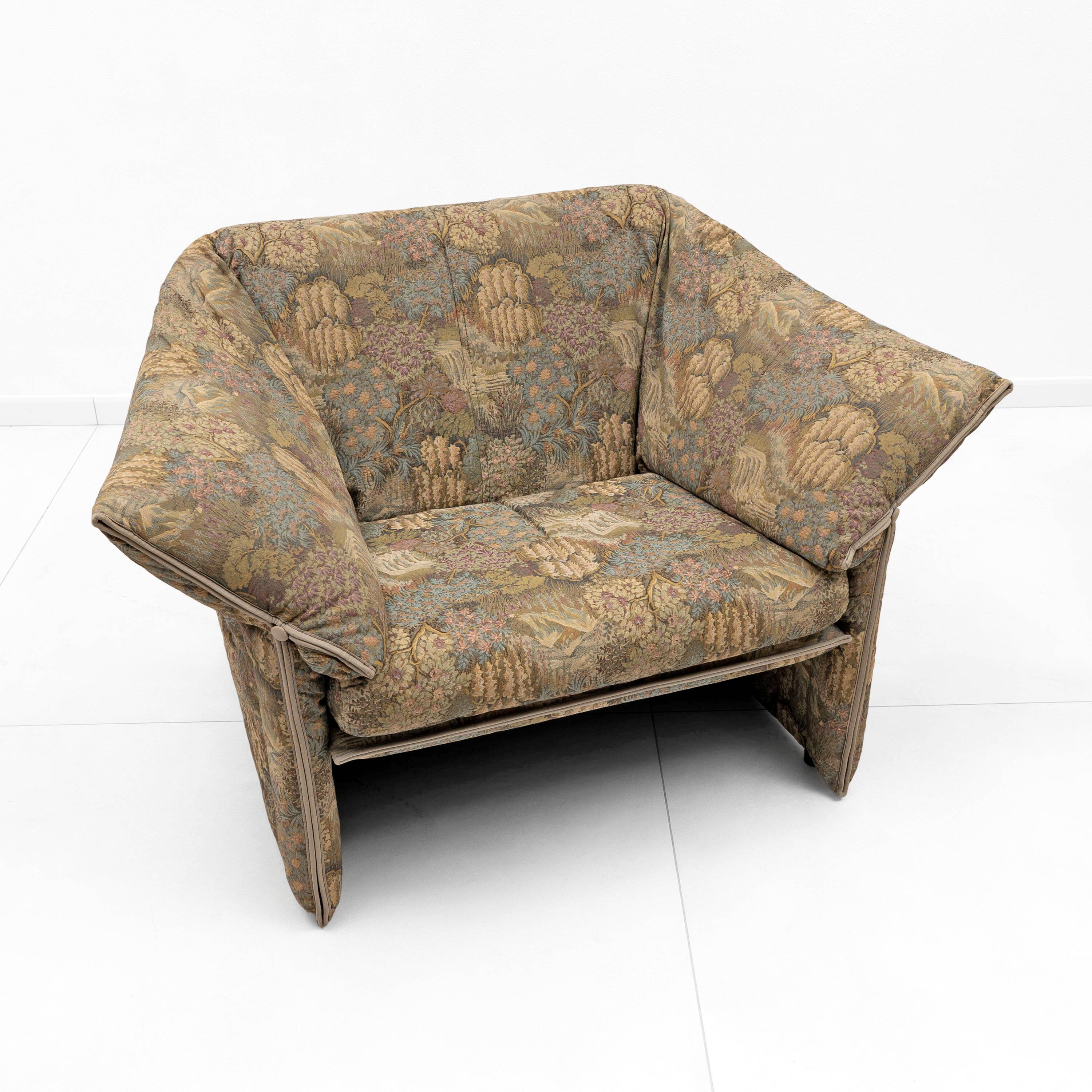 Pair of jacquard fabric armchairs, Mario Bellini, "Le stelle" B&B Italia,70