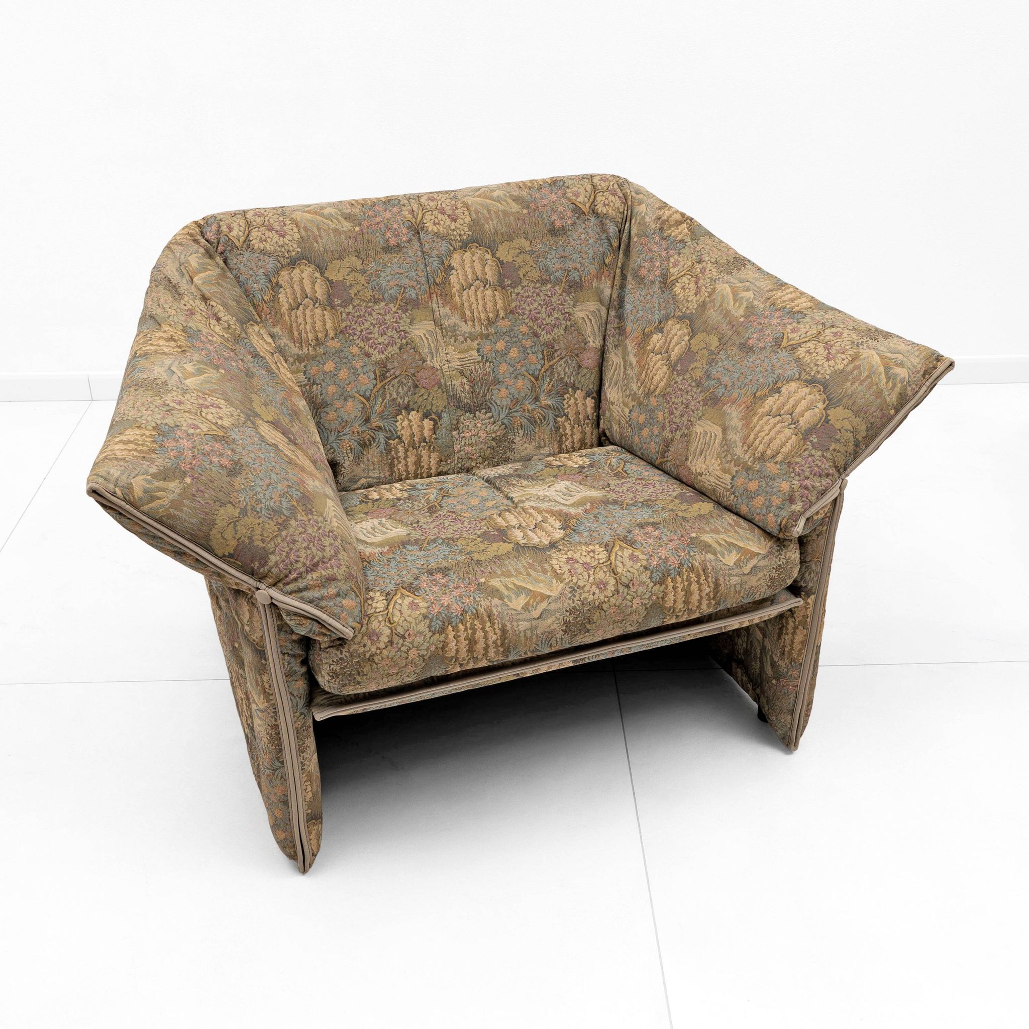Pair of jacquard fabric armchairs, Mario Bellini, "Le stelle" B&B Italia,70
