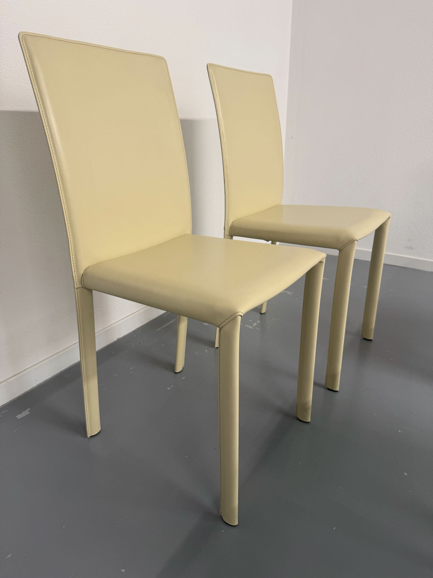 Set of 4 cream leather chairs contemporary design Colico Dress Up