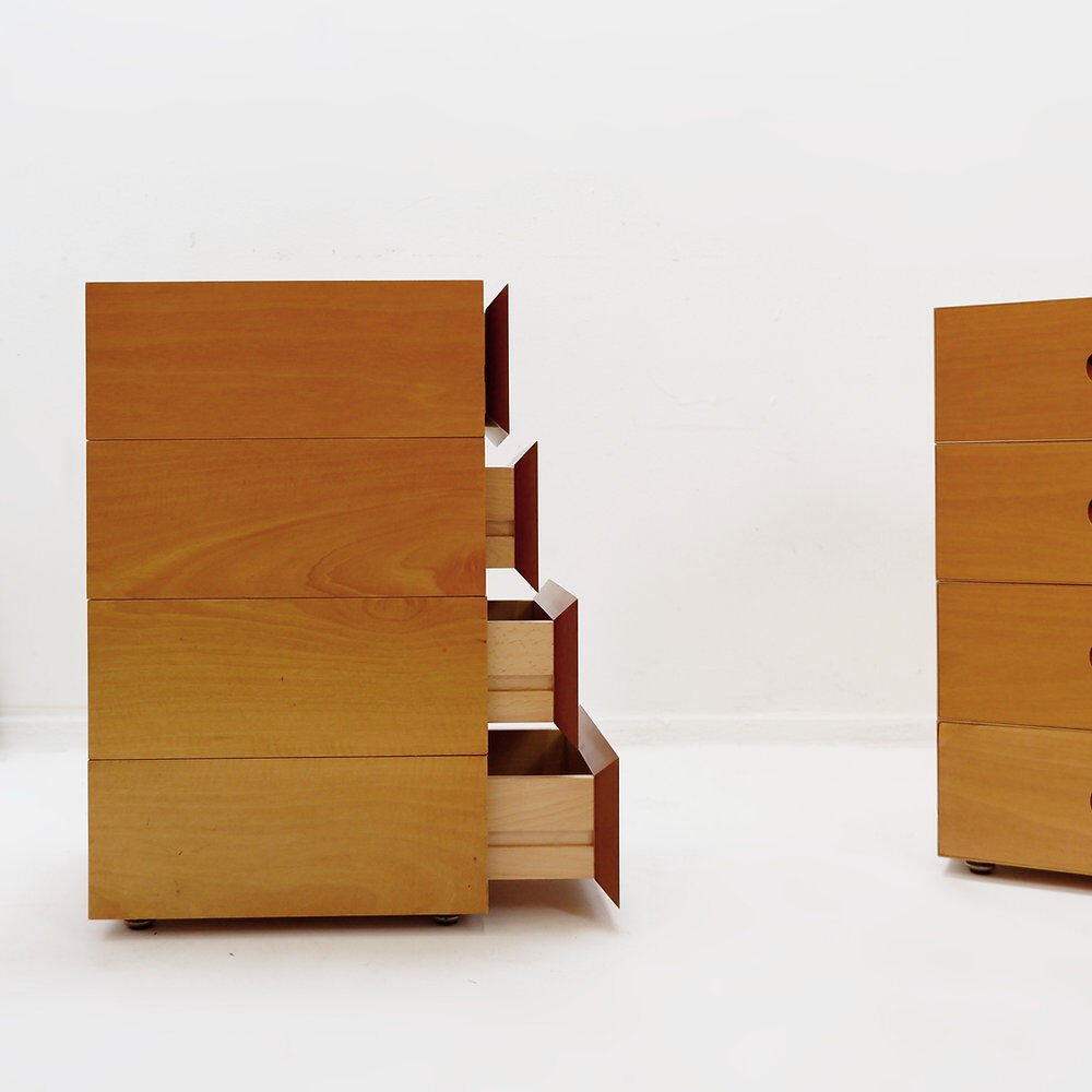 Paire de petits chiffonniers sculpturaux pivotants. Espagne, années 1990.