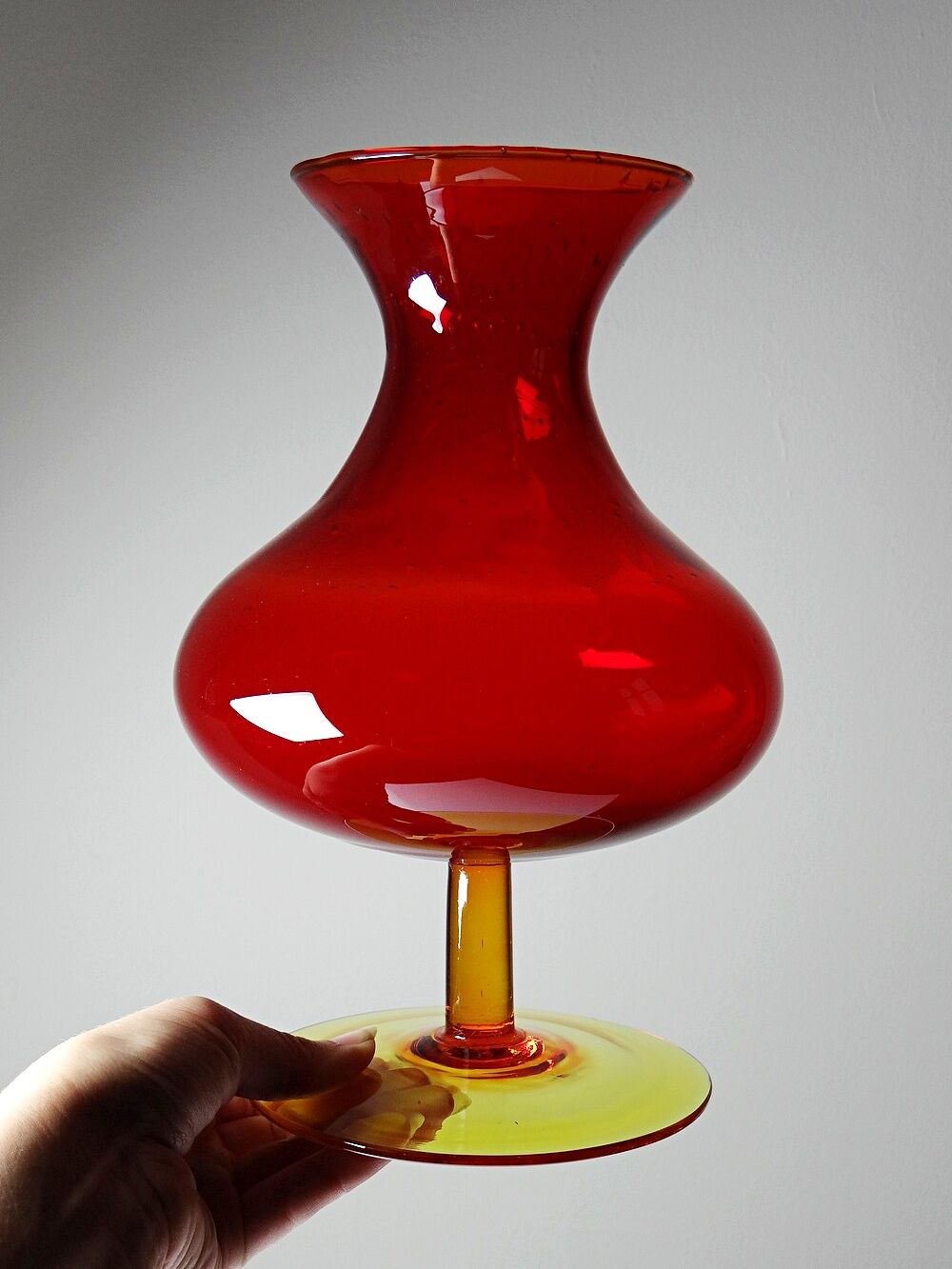 Vintage blown glass vase with "controlled" bubbles in red and yellow, 1960s-1970s.