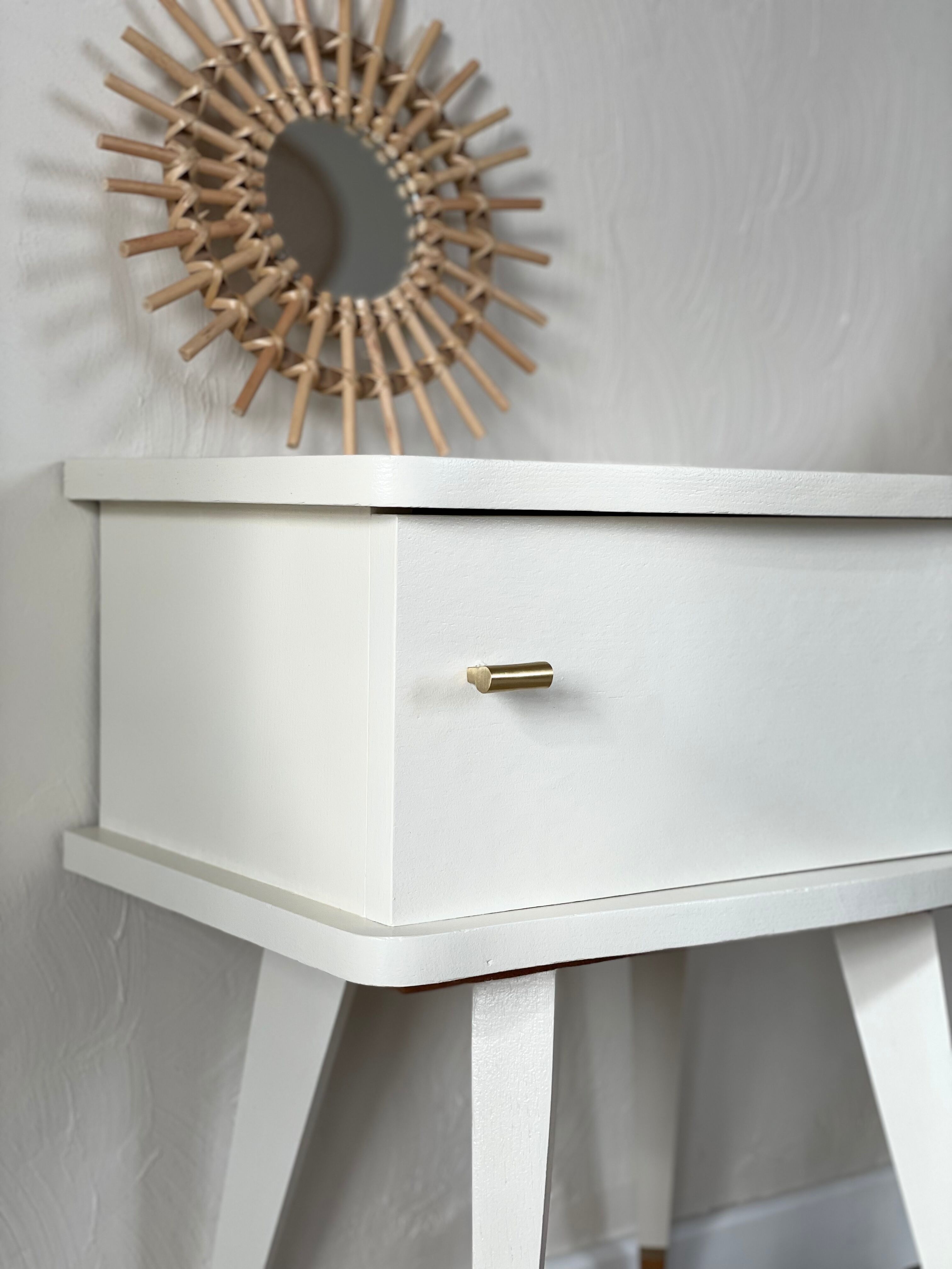 Bedside feet compass sand