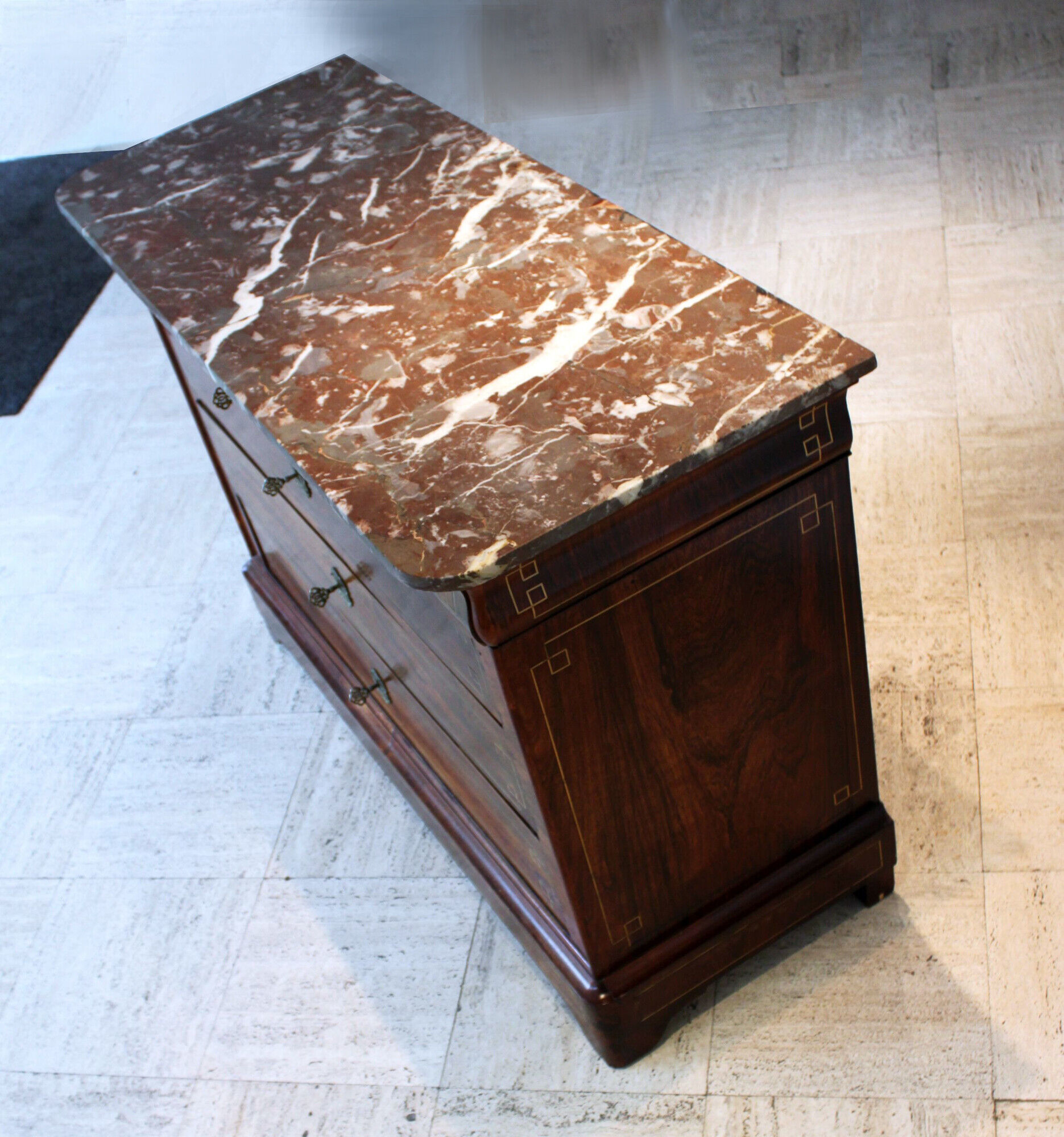 Parisian chest of drawers in mahogany, Charles X style, nineteenth.