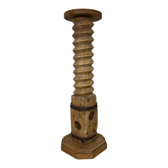 Press screw pedestal