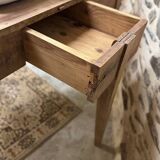 Pretty half-round table