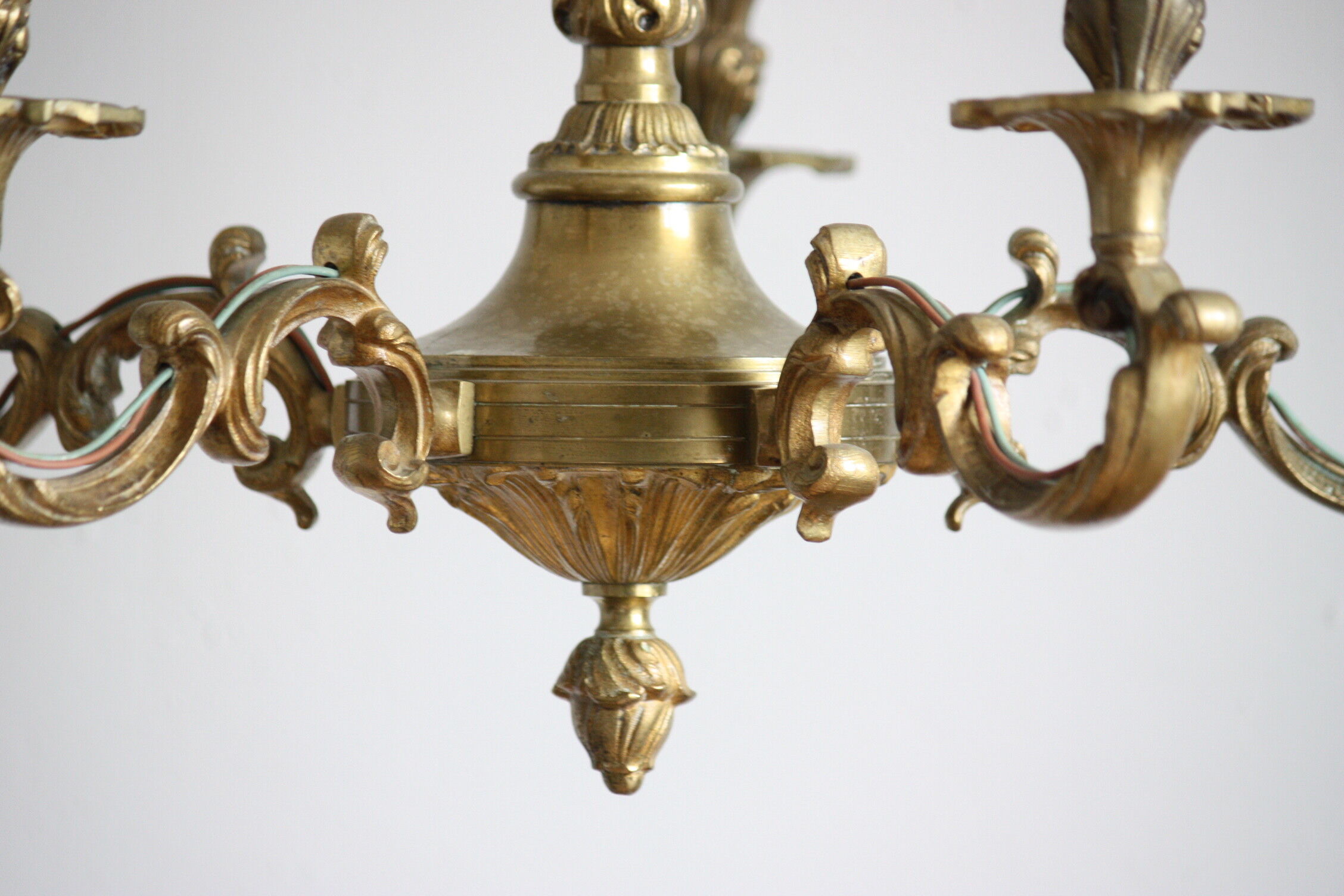Comment Reconnaître Un Lustre En Bronze Ou En Laiton NQETJ — free download