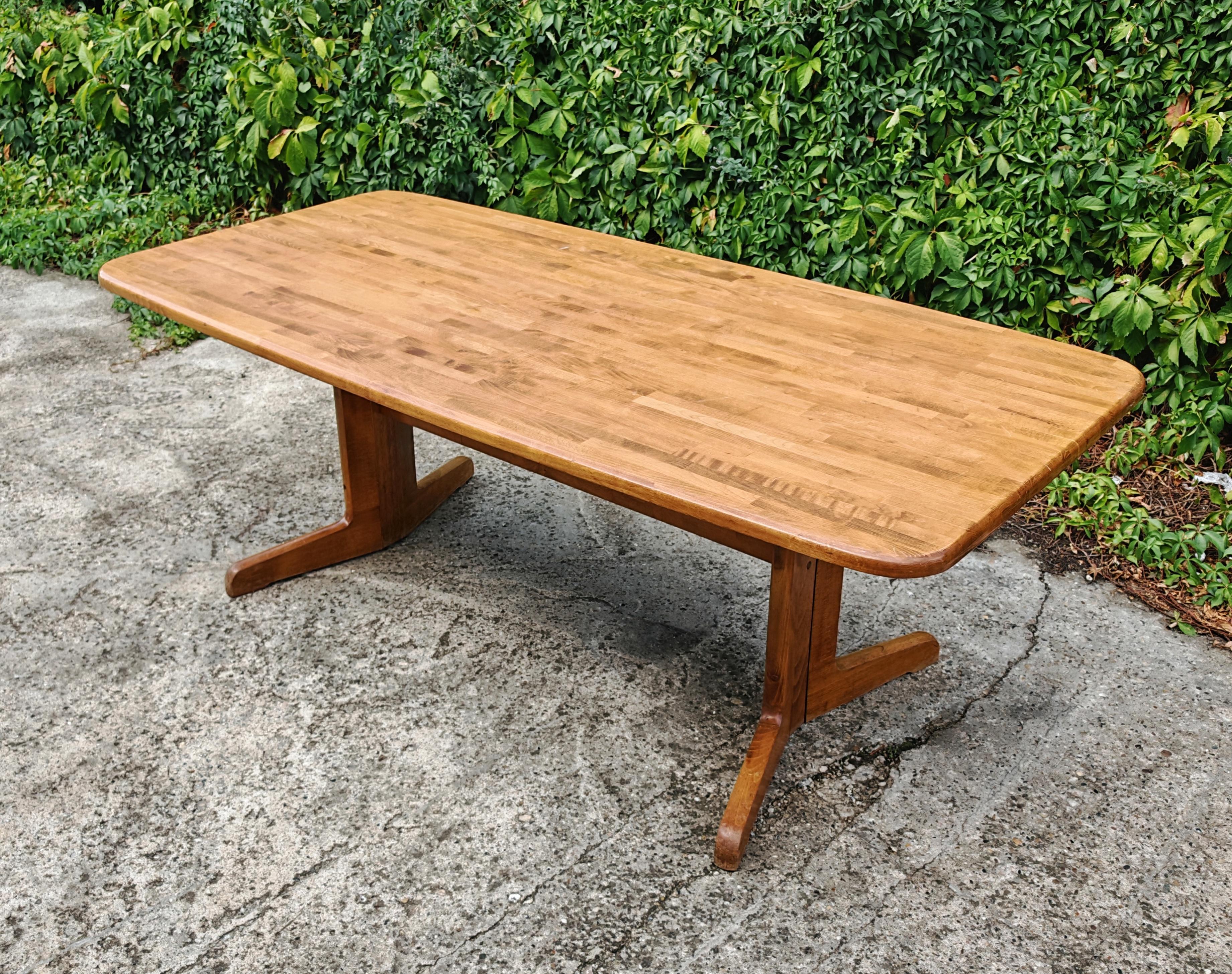 Mid-Century Modern dining table in solid oak, Yugoslavia 1970s.