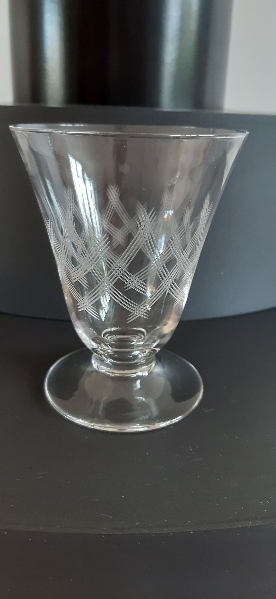 Set of 6 wine glasses on feet engraved years 50-60