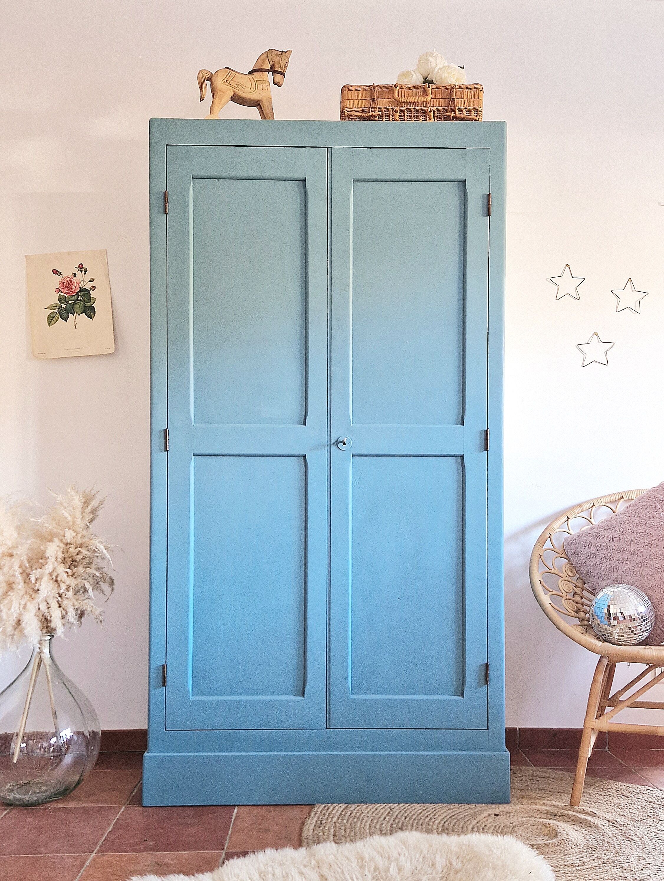 Old boarding cabinet