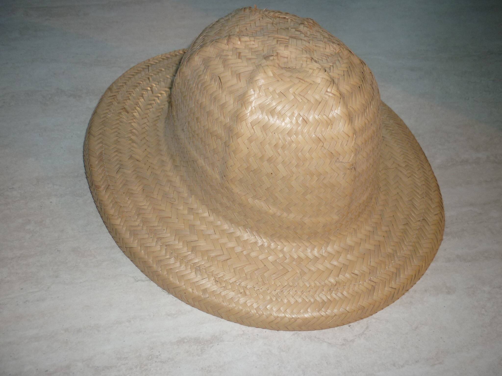 Chapeau colonial, safari en paille