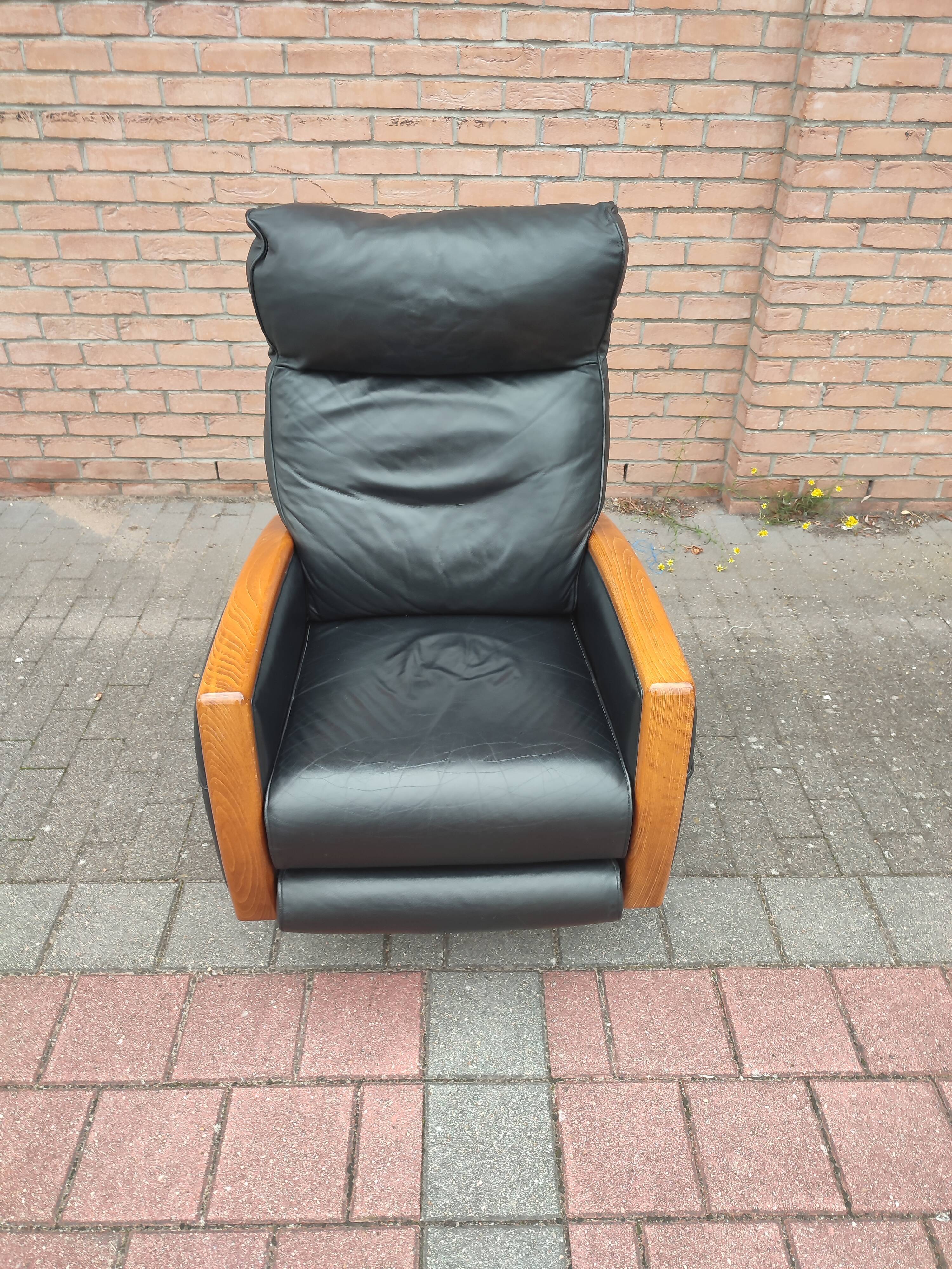 Luxury lusch vintage leather armchair