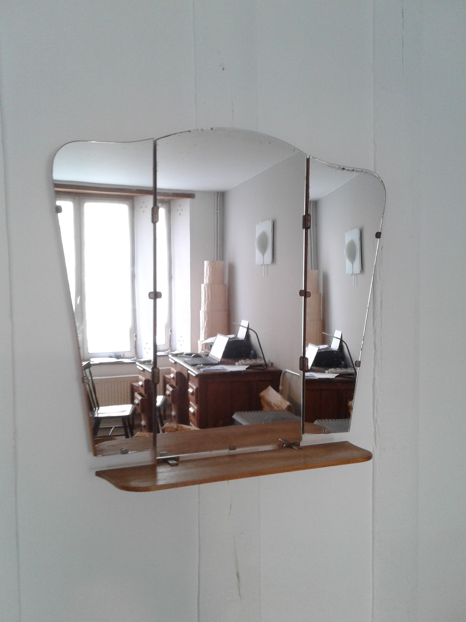 Mirror triptych with tablet 60x65cm