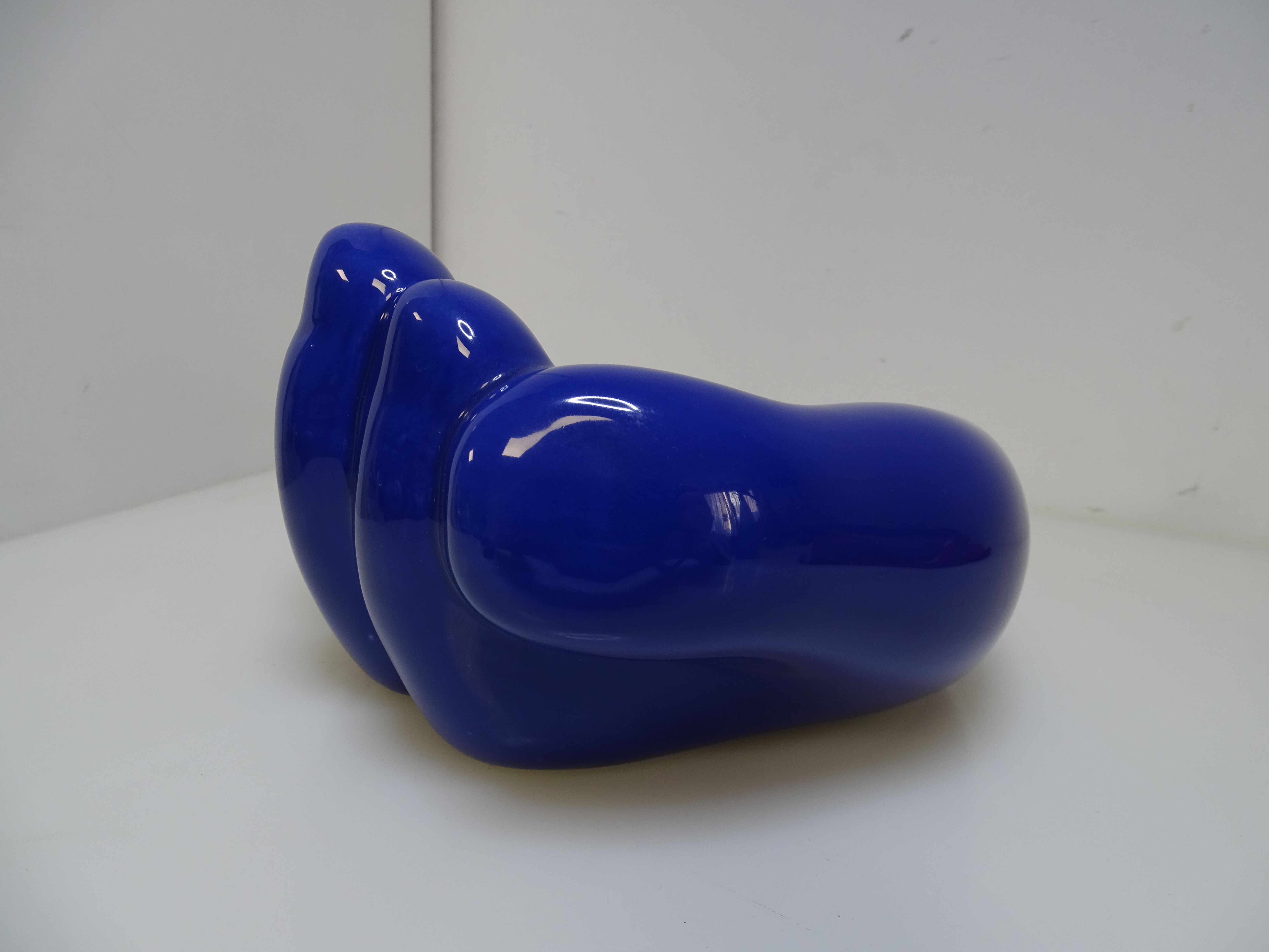 Hand empty vintage ceramic pocket