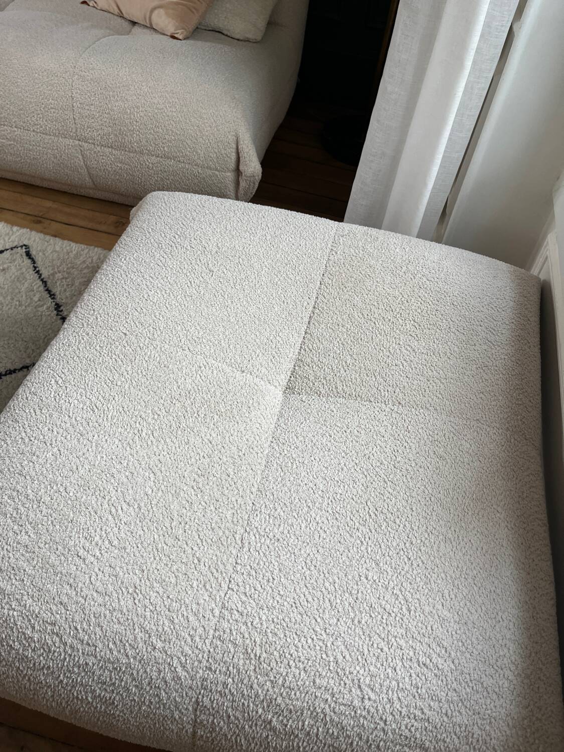 Pouf bouclette blanche SIA