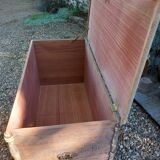 Coffre ancien en bois sculpté