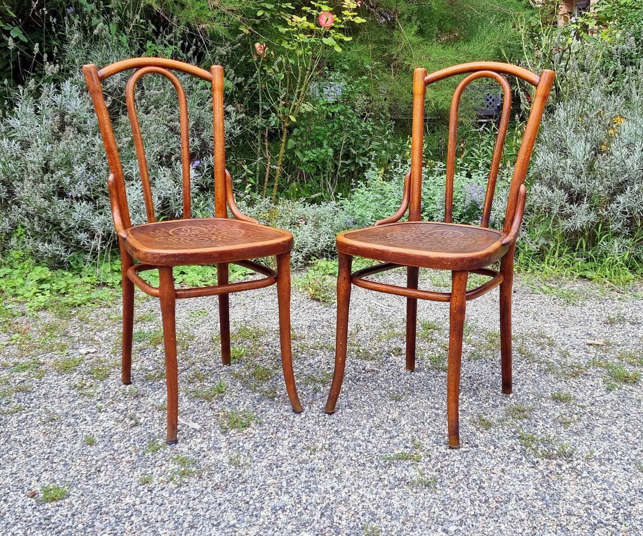 Pair of THONET N°56 chairs circa 1900