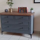 Chest of drawers with large drawers