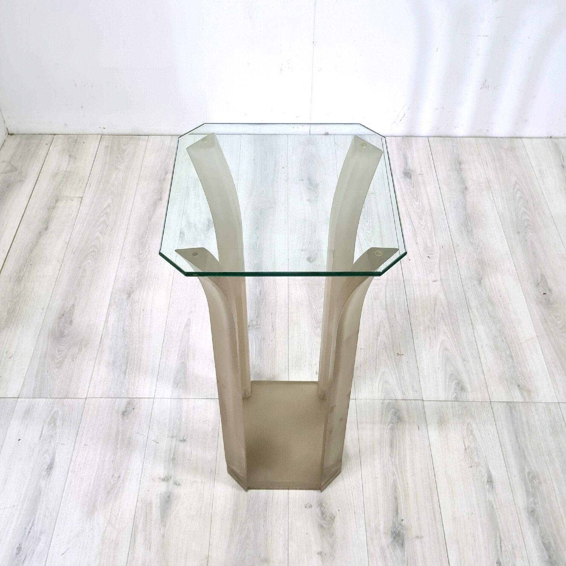 Hollywood regency plexiglass and glass side table, 1980s