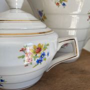 Cafetière et sucrier en porcelaine
