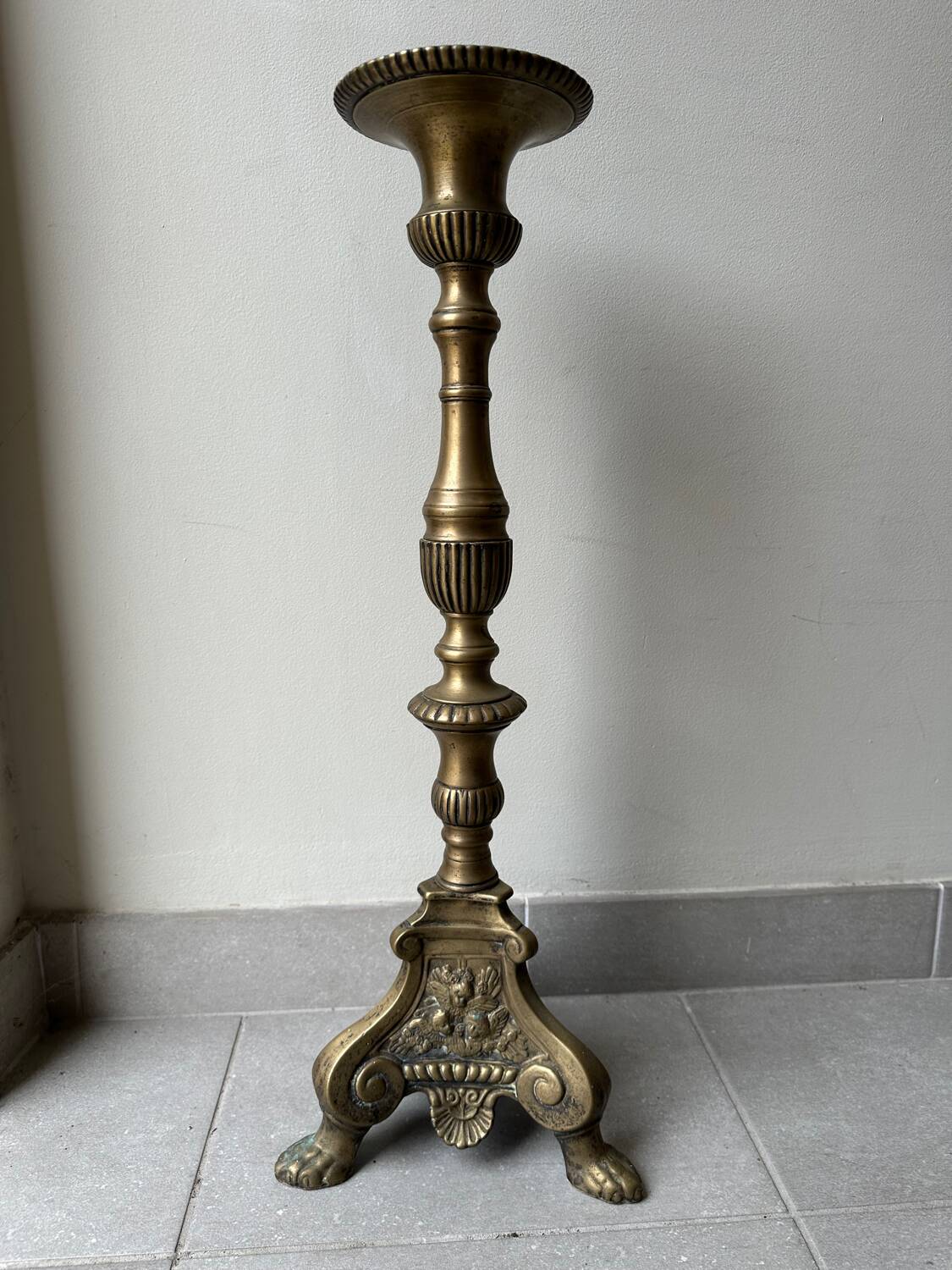 Gilded bronze candlestick with cherub trio decoration