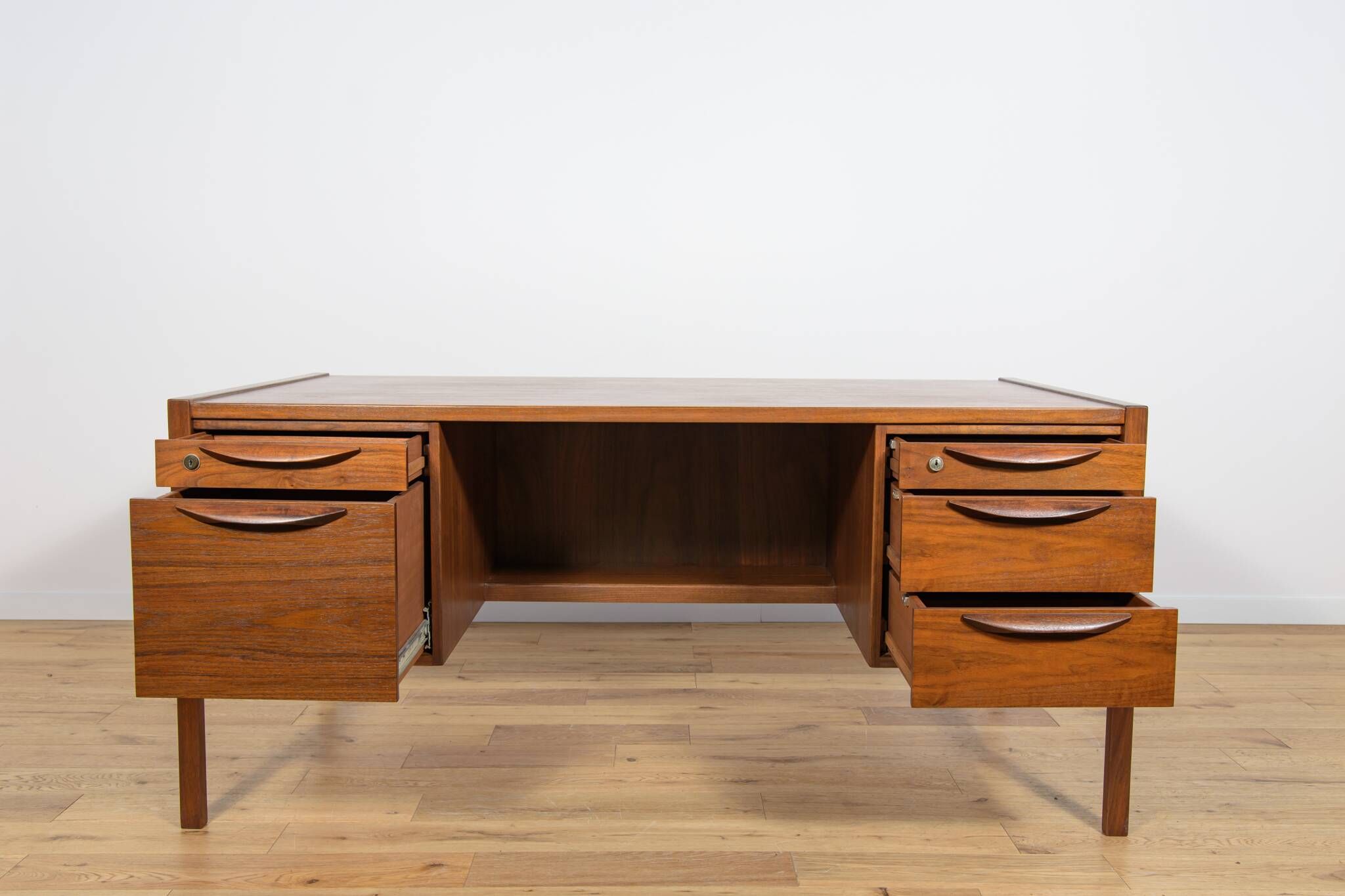 Mid-Century Walnut Desk by Jens Risom for Jens Risom Design, 1960s